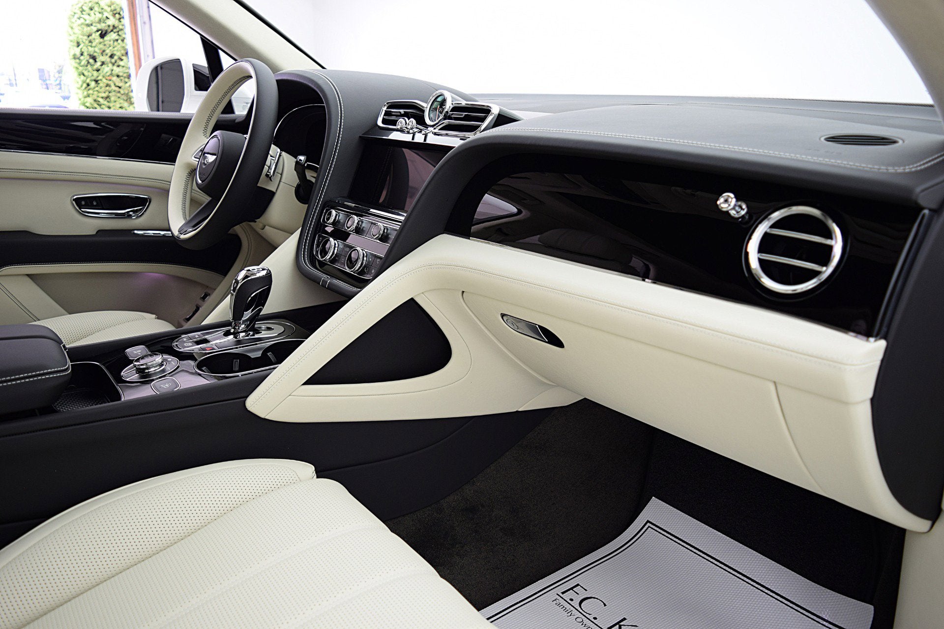 2023 Bentley Bentayga Hybrid V6/LEASE OPTIONS AVAILABLE