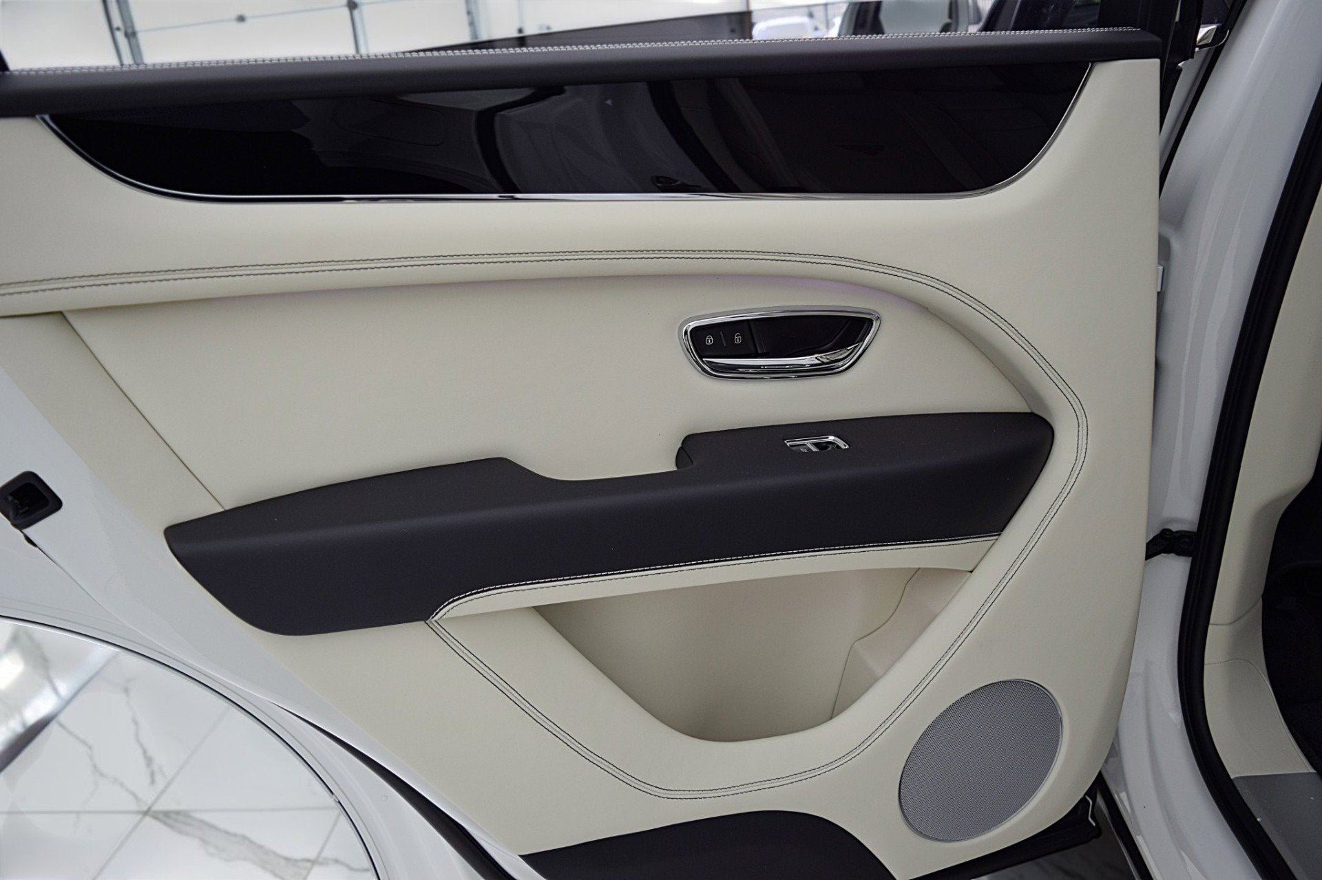 2023 Bentley Bentayga Hybrid V6/LEASE OPTIONS AVAILABLE