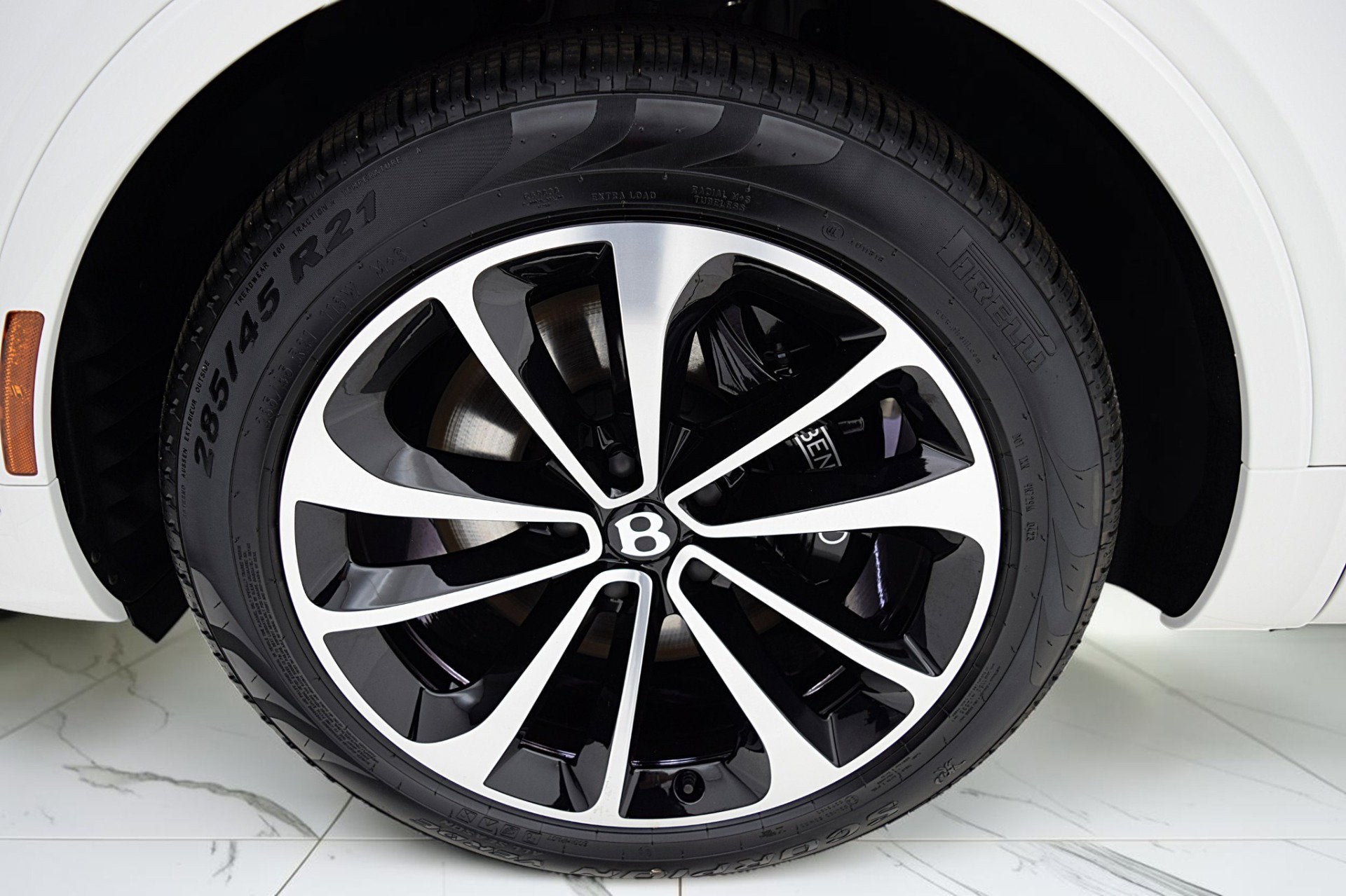 2023 Bentley Bentayga Hybrid V6/LEASE OPTIONS AVAILABLE
