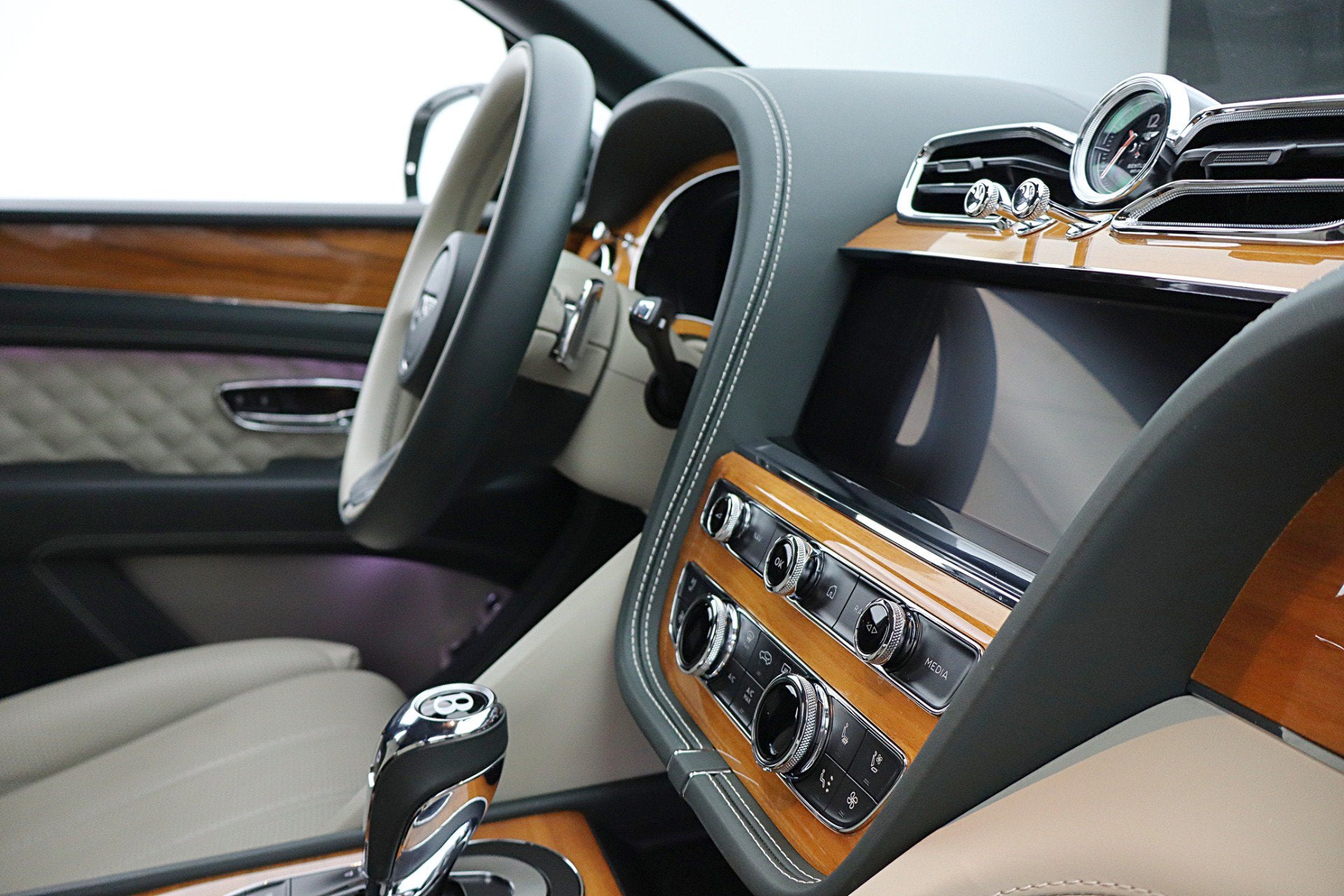 2023 Bentley Bentayga Azure V8