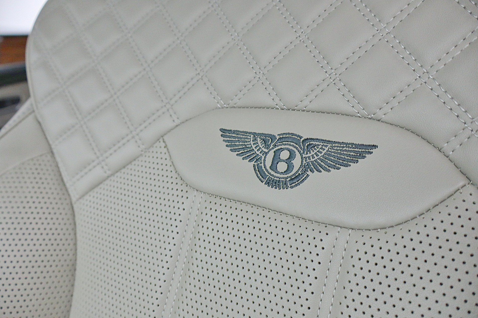 2023 Bentley Bentayga Azure V8