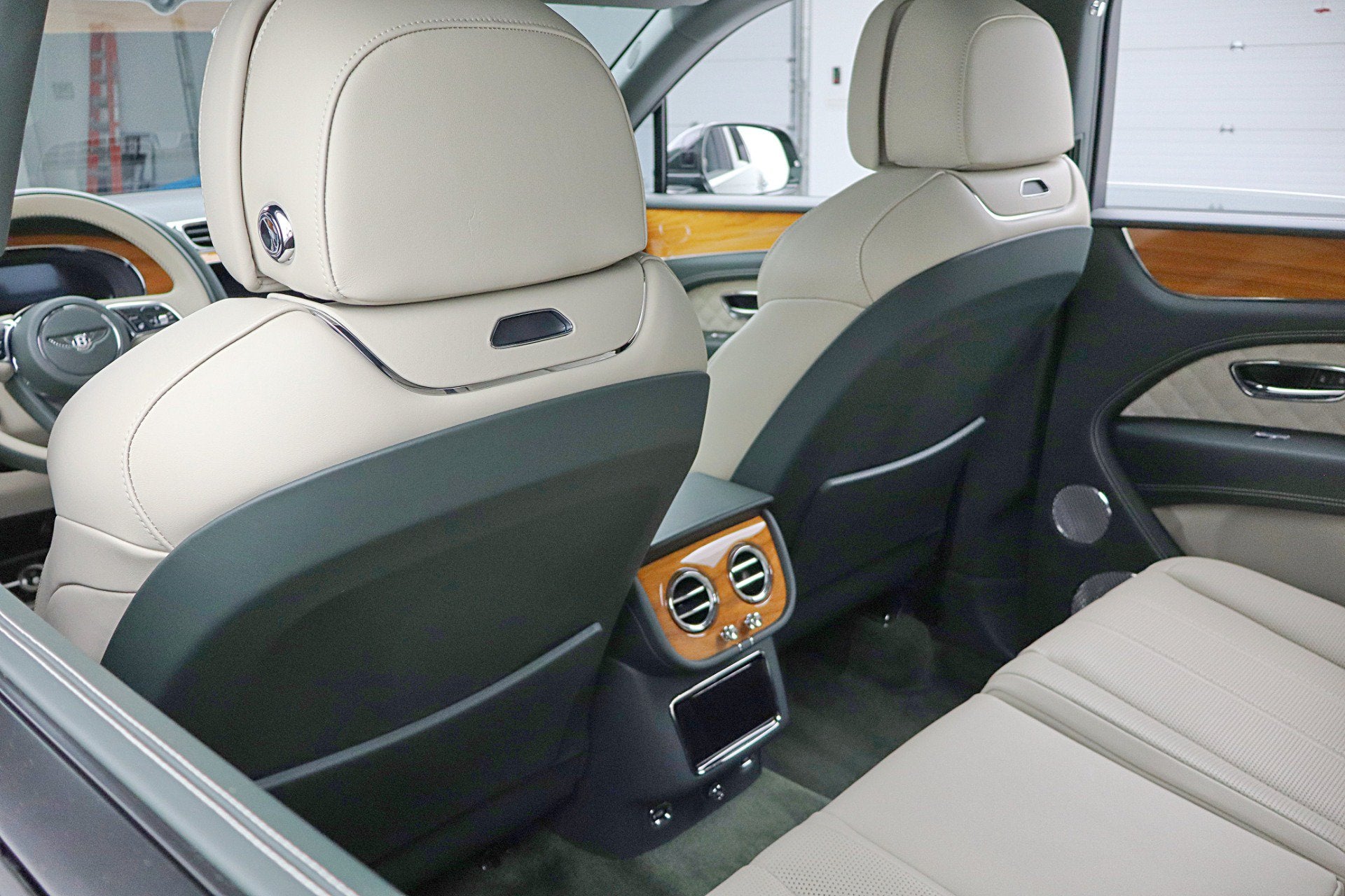 2023 Bentley Bentayga Azure V8
