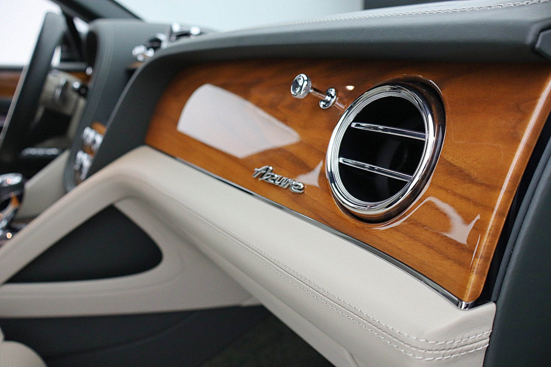 2023 Bentley Bentayga Azure V8
