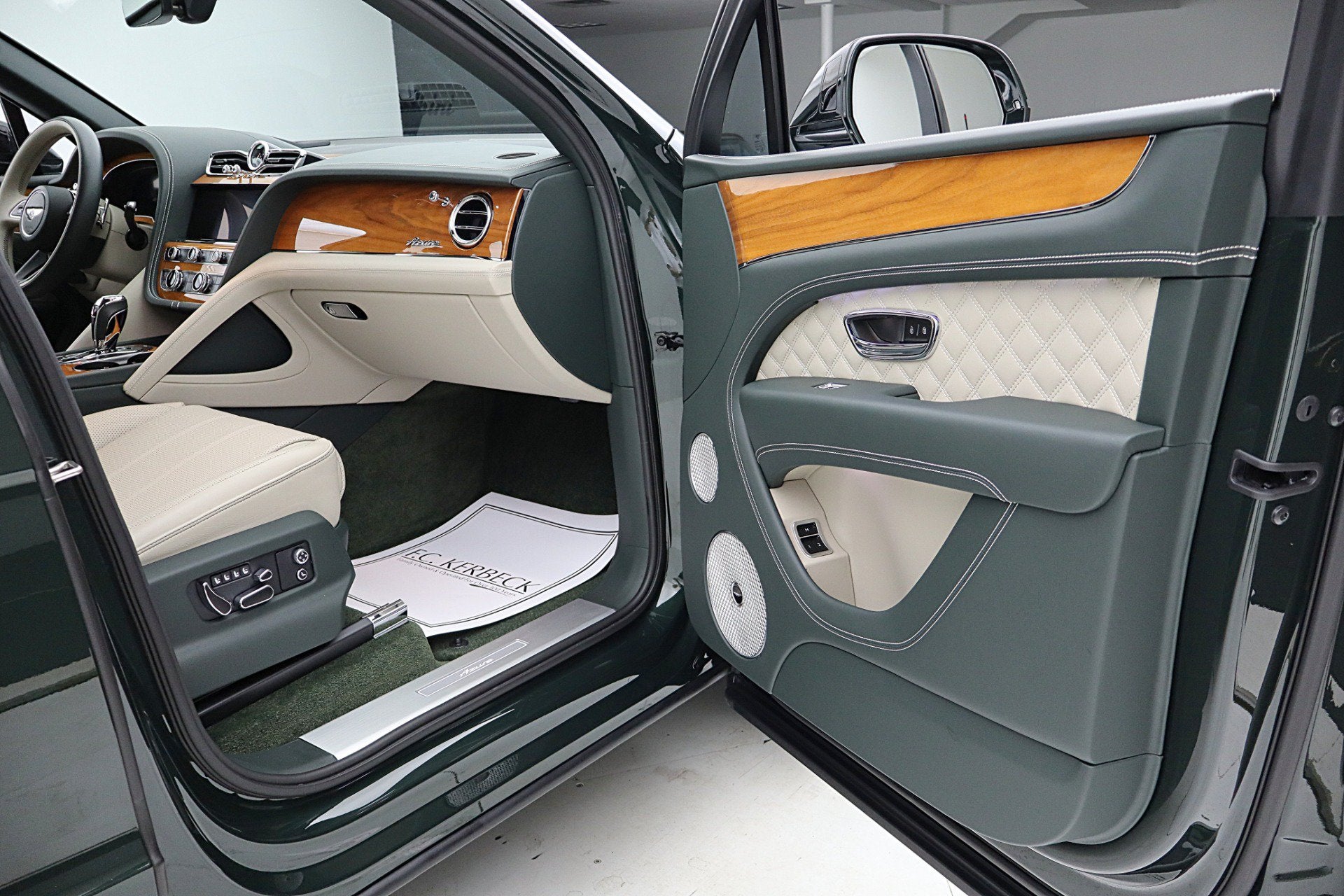 2023 Bentley Bentayga Azure V8