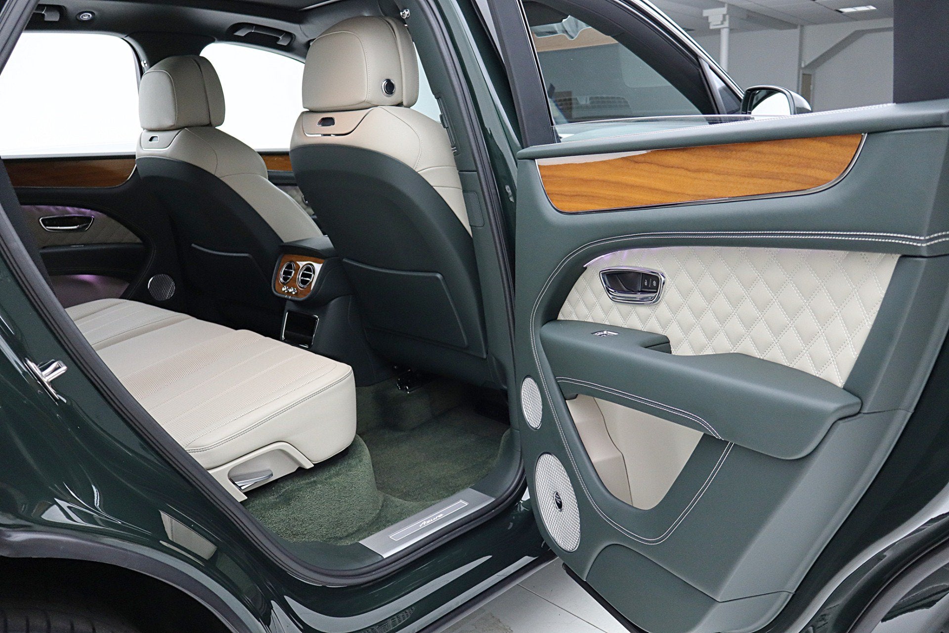 2023 Bentley Bentayga Azure V8