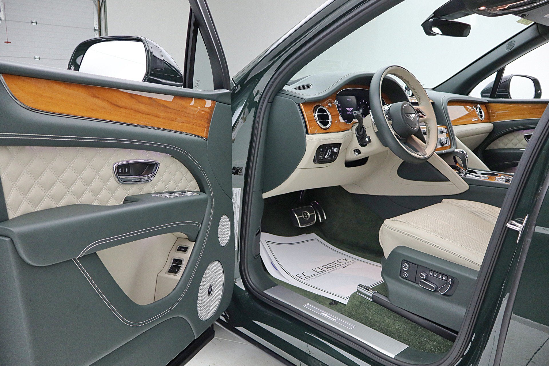 2023 Bentley Bentayga Azure V8