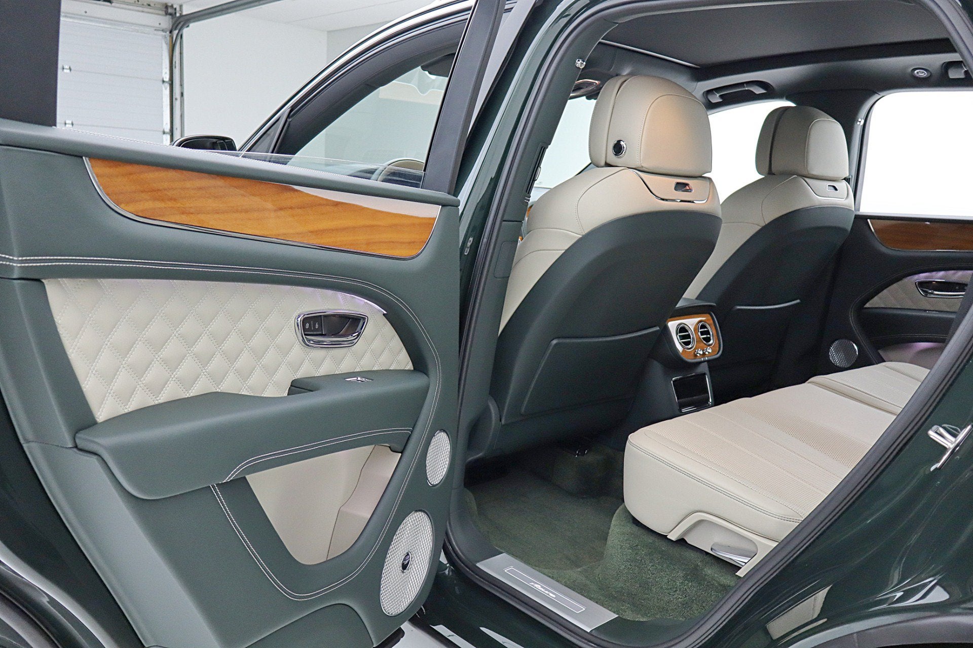 2023 Bentley Bentayga Azure V8