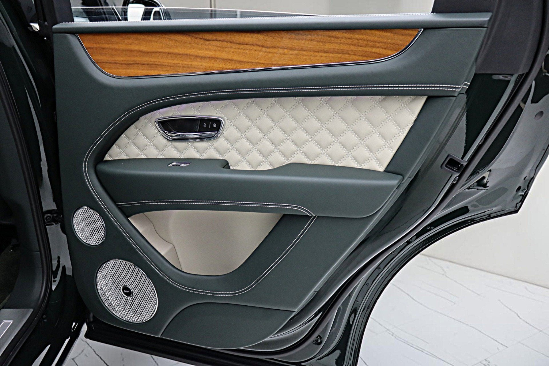 2023 Bentley Bentayga Azure V8