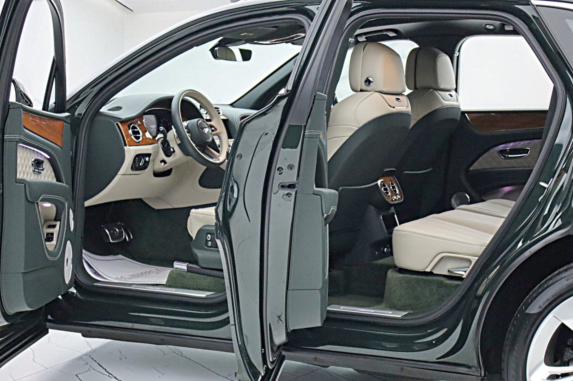 2023 Bentley Bentayga Azure V8