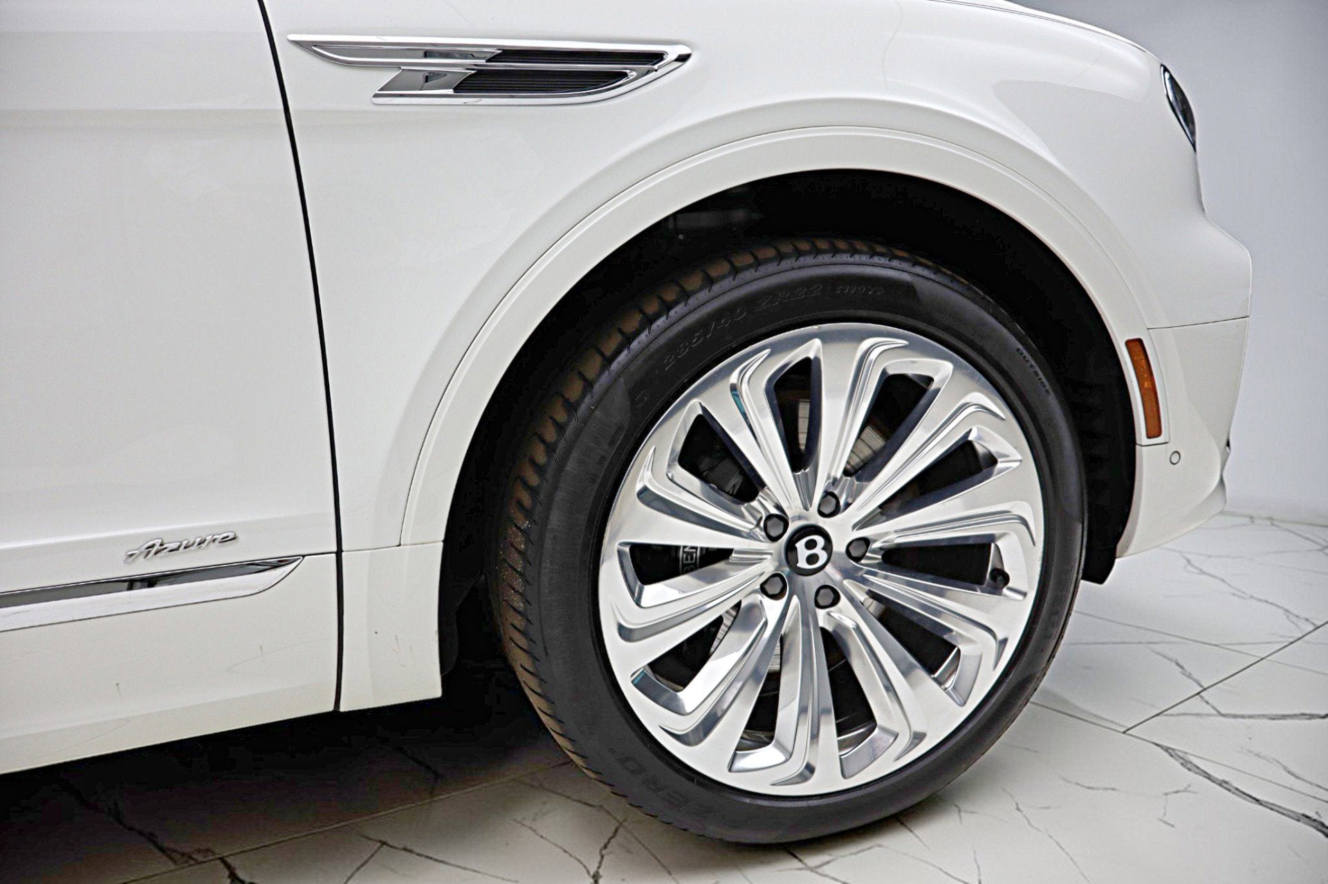 2024 Bentley Bentayga Azure V8/LEASE OPTIONS AVAILABLE