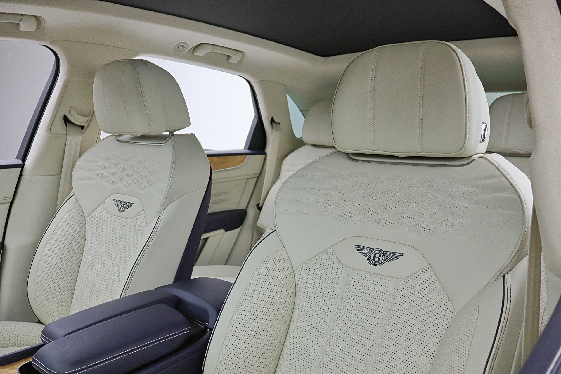 2024 Bentley Bentayga Azure V8/LEASE OPTIONS AVAILABLE