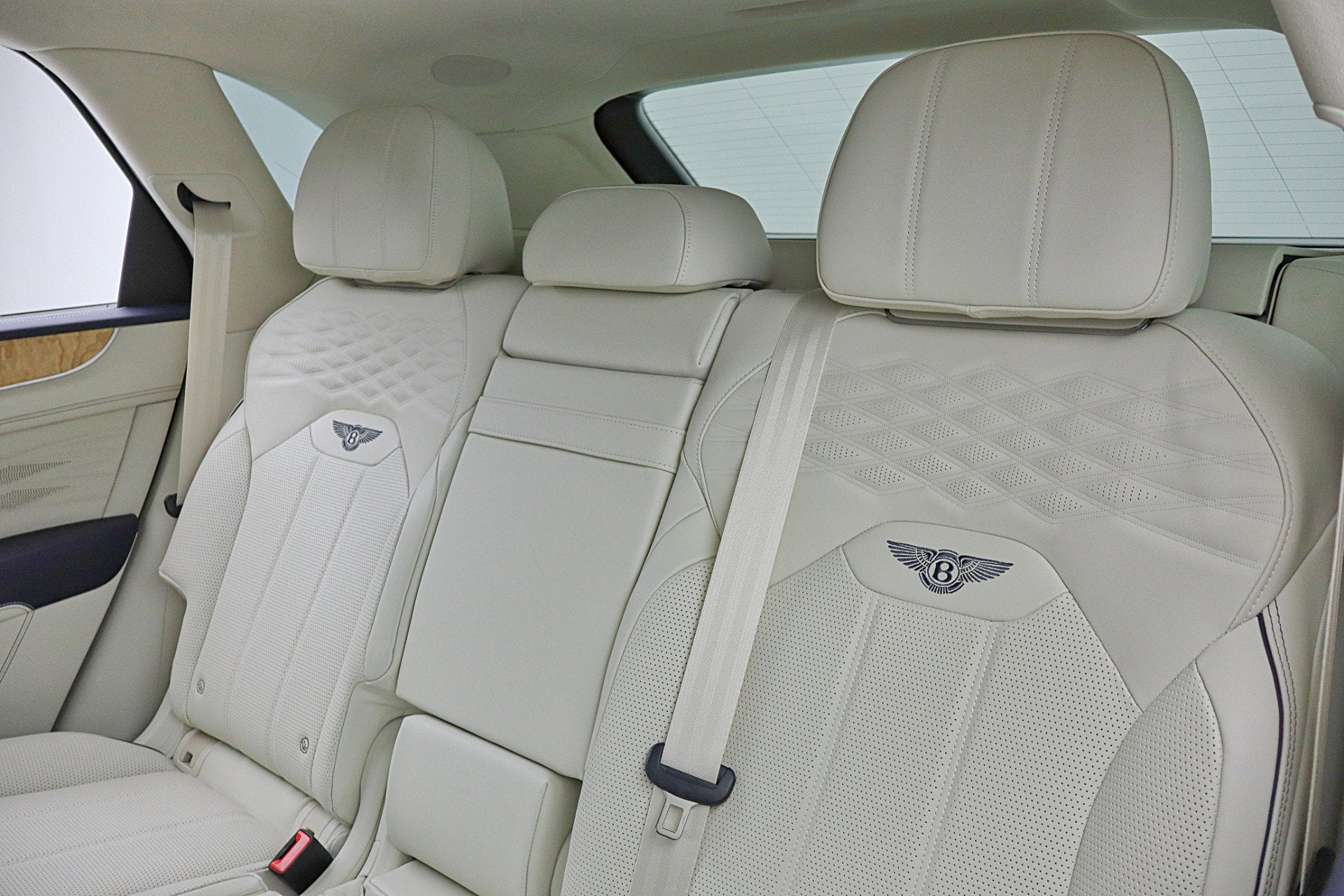 2024 Bentley Bentayga Azure V8/LEASE OPTIONS AVAILABLE