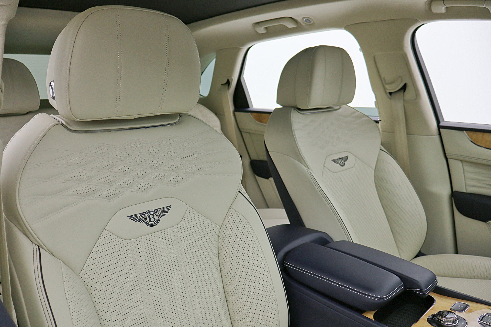 2024 Bentley Bentayga Azure V8/LEASE OPTIONS AVAILABLE