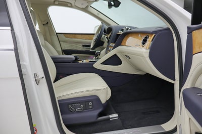 2024 Bentley Bentayga Azure V8/LEASE OPTIONS AVAILABLE