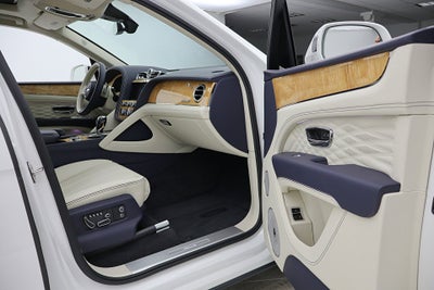 2024 Bentley Bentayga Azure V8/LEASE OPTIONS AVAILABLE
