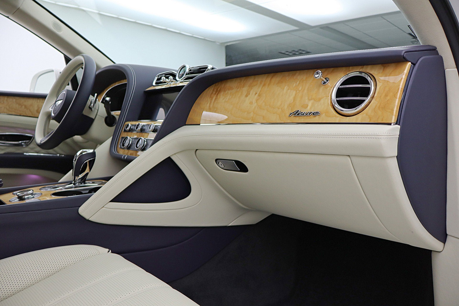 2024 Bentley Bentayga Azure V8/LEASE OPTIONS AVAILABLE