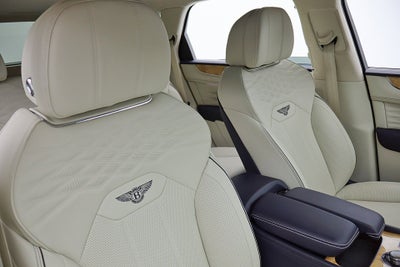 2024 Bentley Bentayga Azure V8/LEASE OPTIONS AVAILABLE