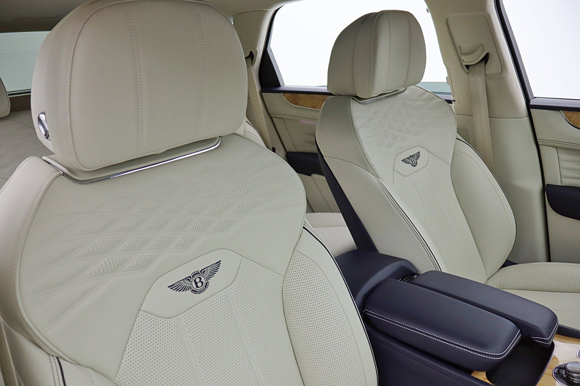 2024 Bentley Bentayga Azure V8/LEASE OPTIONS AVAILABLE