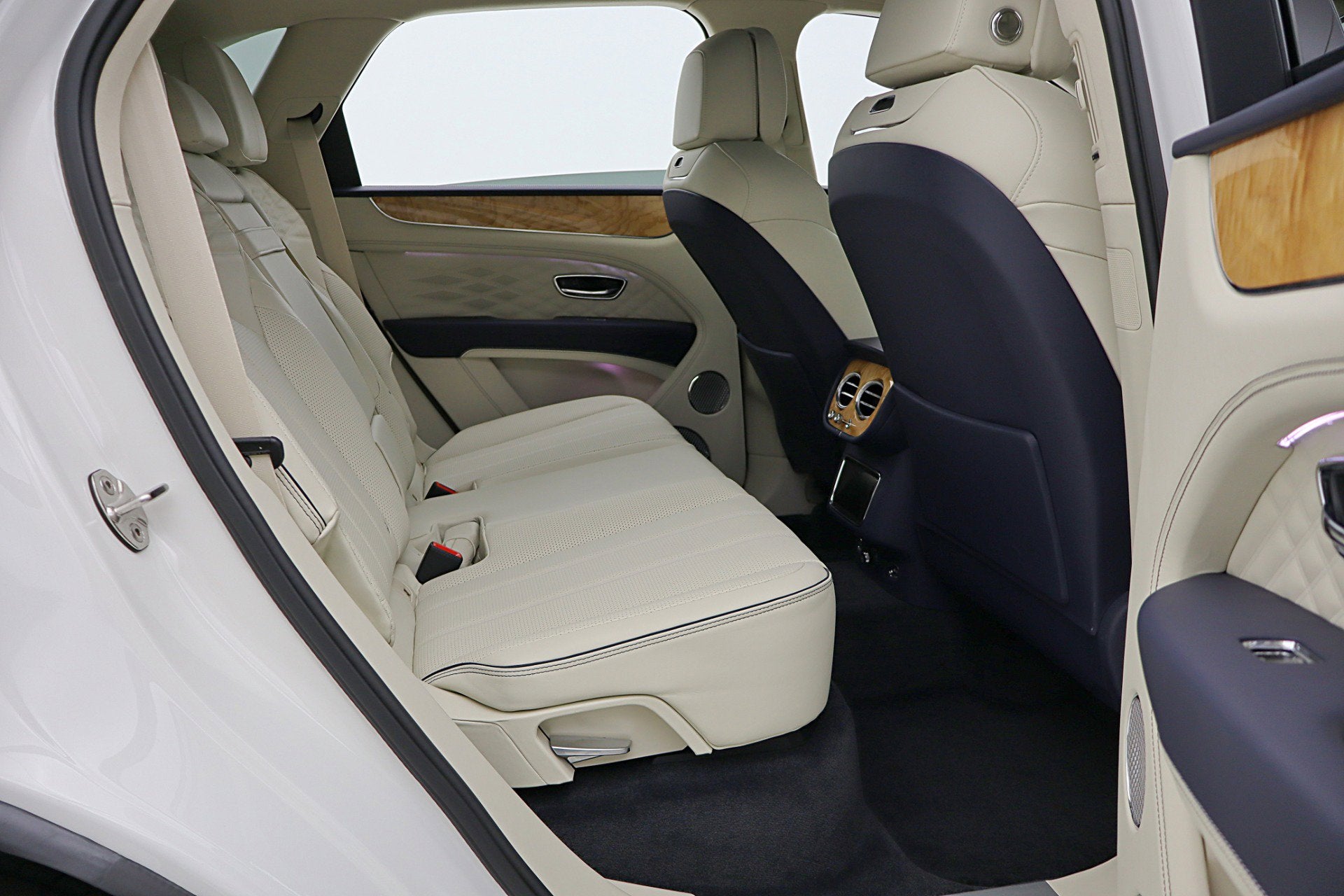 2024 Bentley Bentayga Azure V8/LEASE OPTIONS AVAILABLE