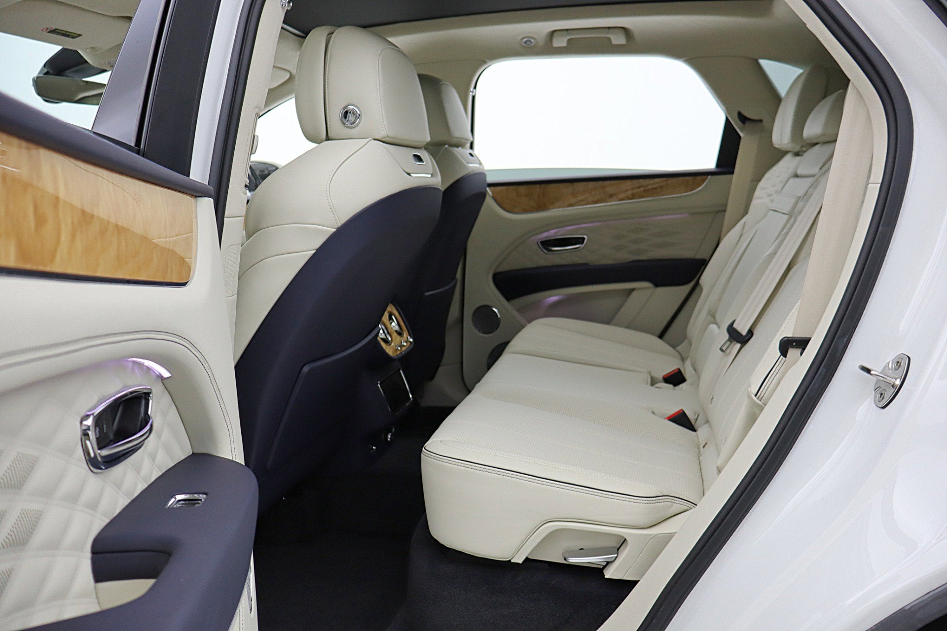 2024 Bentley Bentayga Azure V8/LEASE OPTIONS AVAILABLE