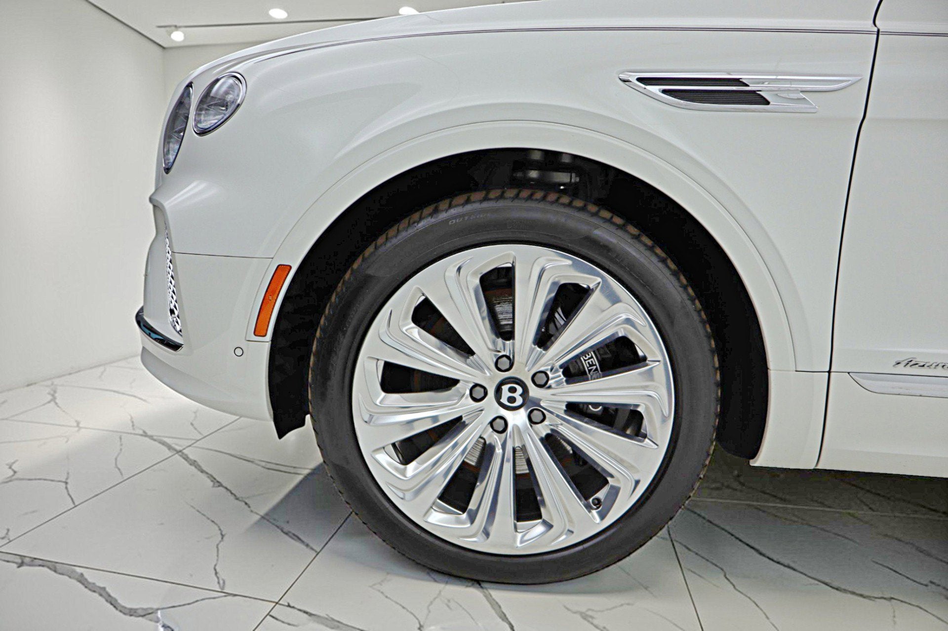 2024 Bentley Bentayga Azure V8/LEASE OPTIONS AVAILABLE