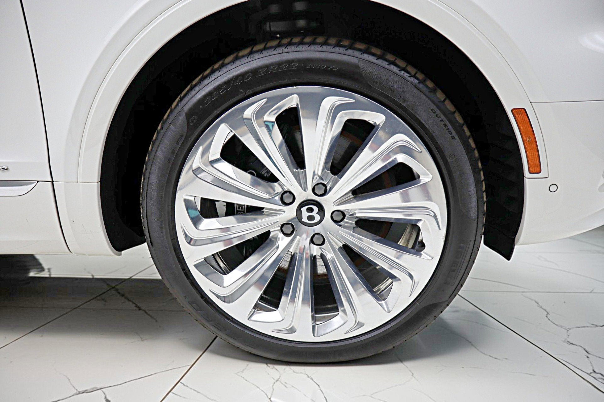 2024 Bentley Bentayga Azure V8/LEASE OPTIONS AVAILABLE