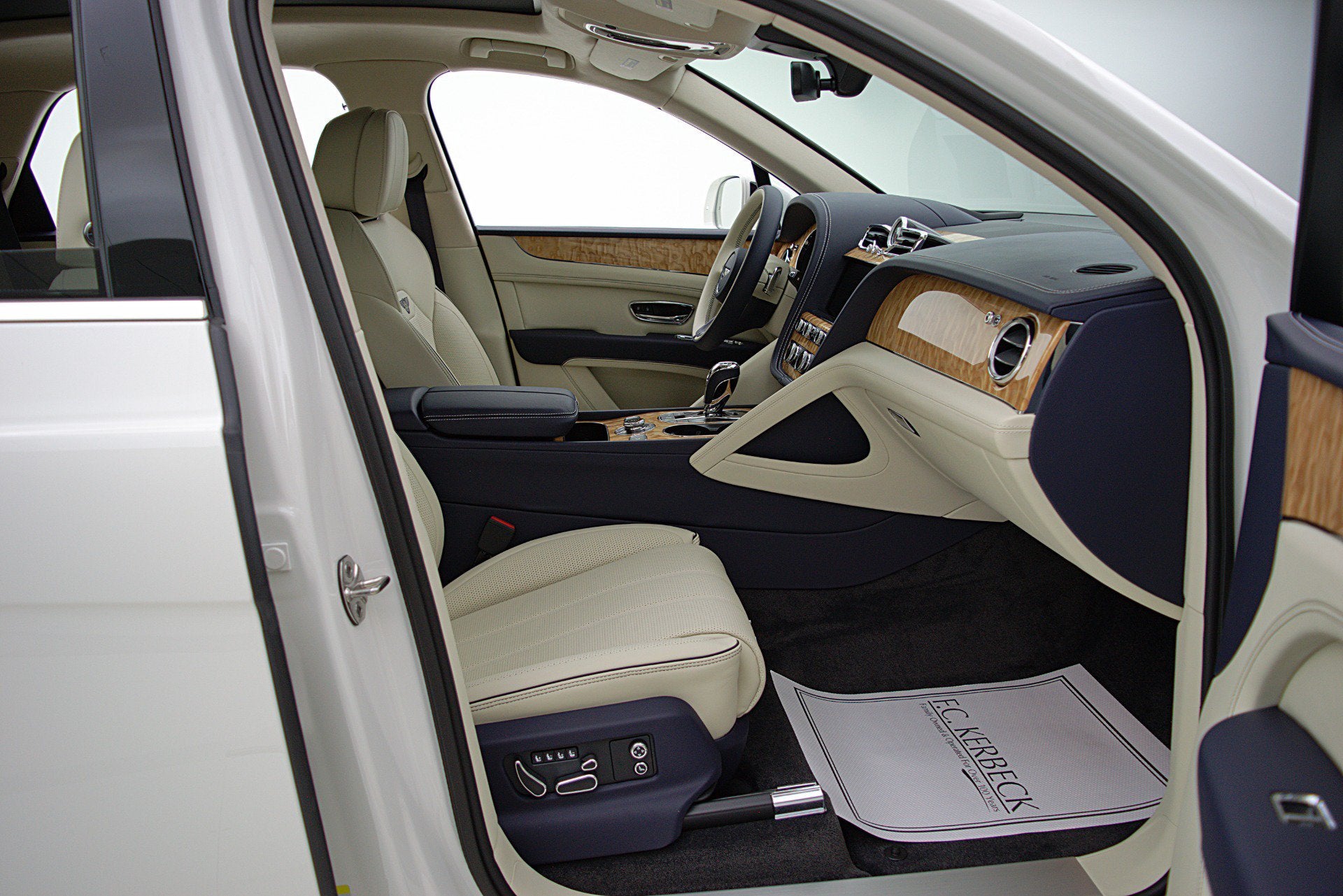 2023 Bentley Bentayga V8/LEASE OPTIONS AVAILABLE