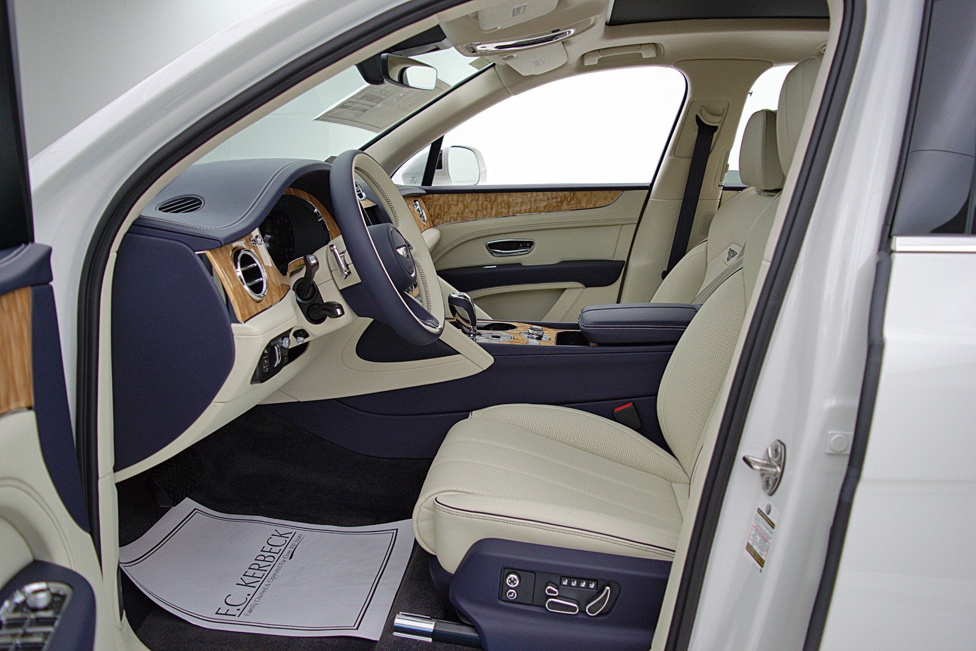 2023 Bentley Bentayga V8/LEASE OPTIONS AVAILABLE