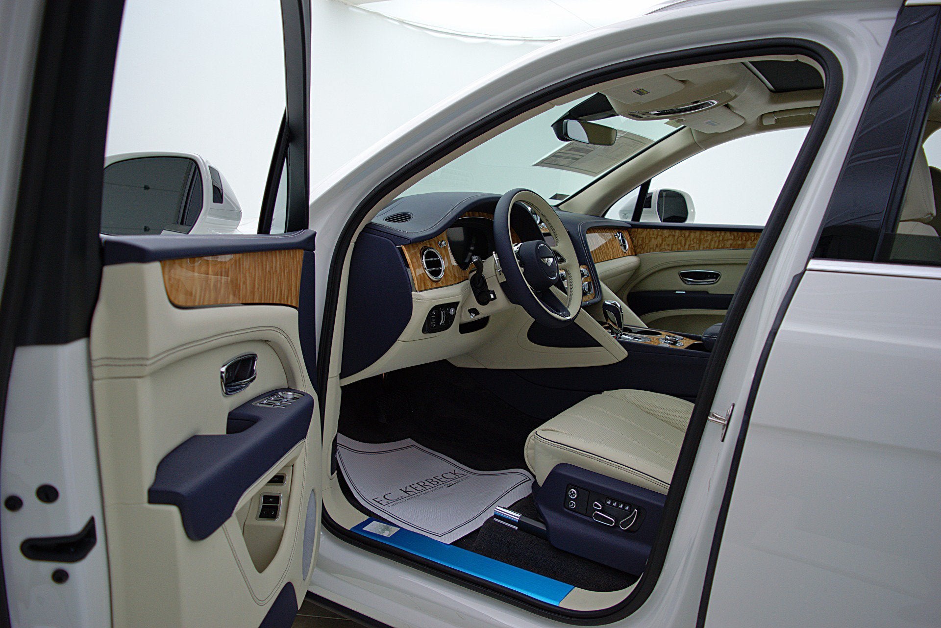 2023 Bentley Bentayga V8/LEASE OPTIONS AVAILABLE