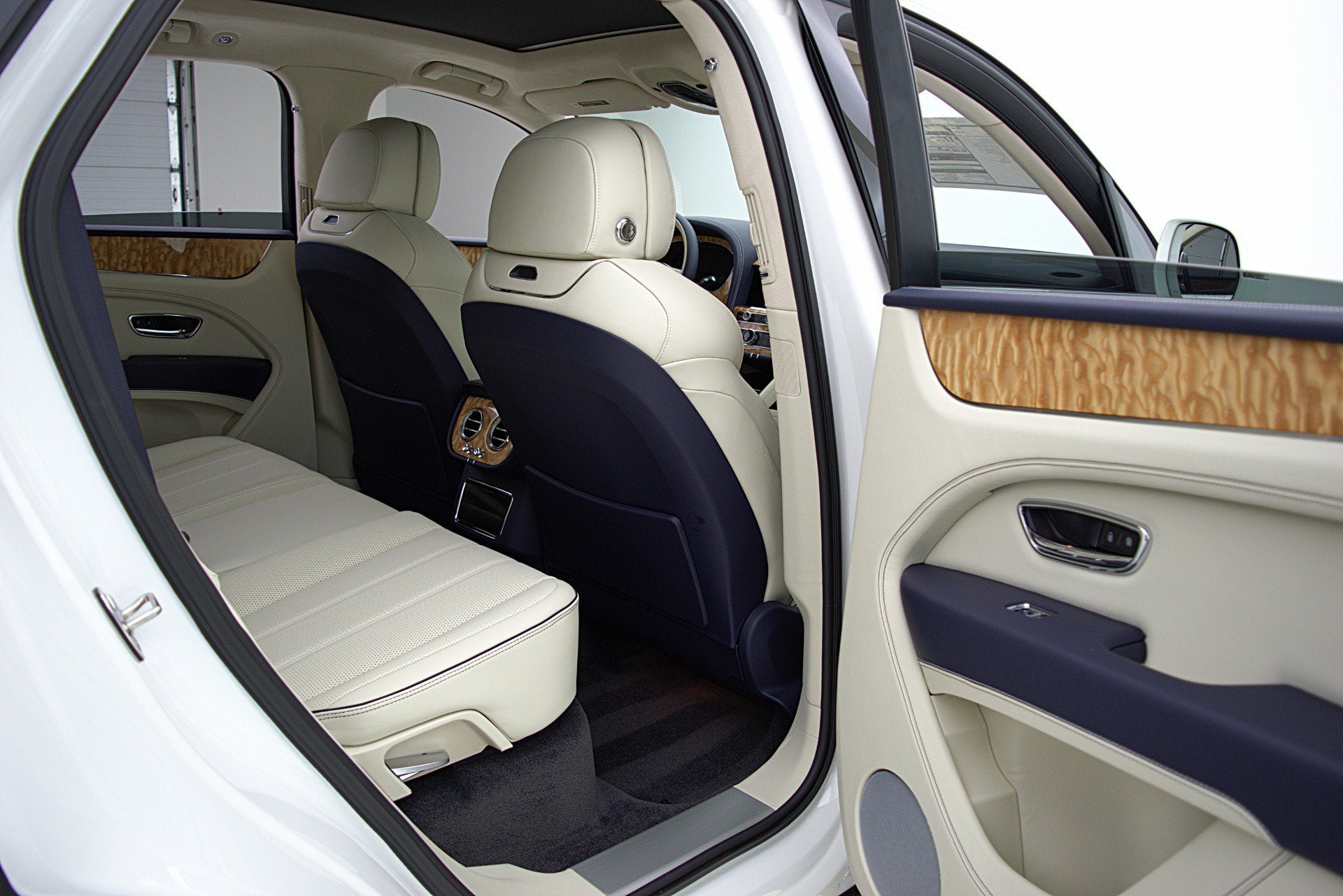2023 Bentley Bentayga V8/LEASE OPTIONS AVAILABLE
