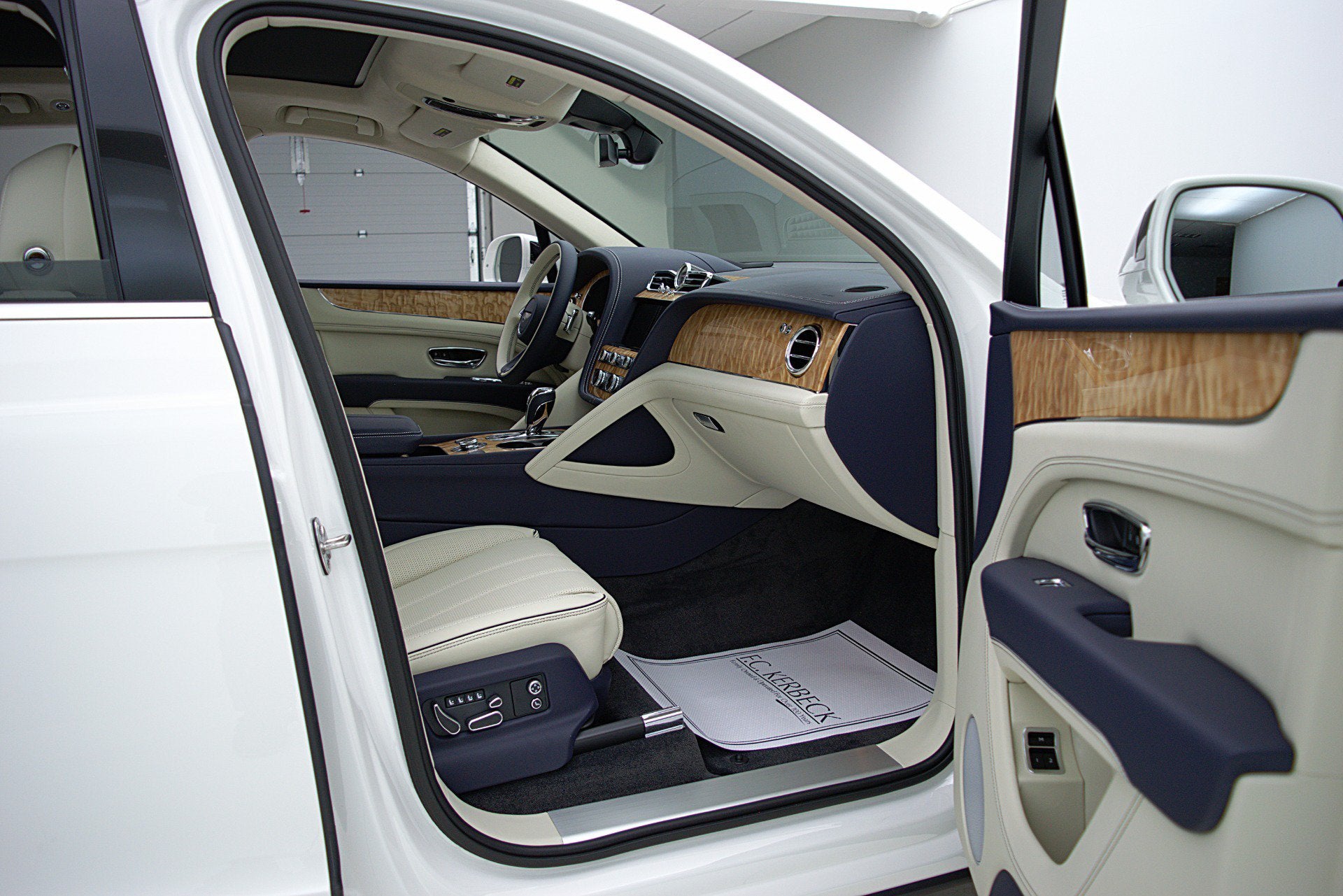 2023 Bentley Bentayga V8/LEASE OPTIONS AVAILABLE