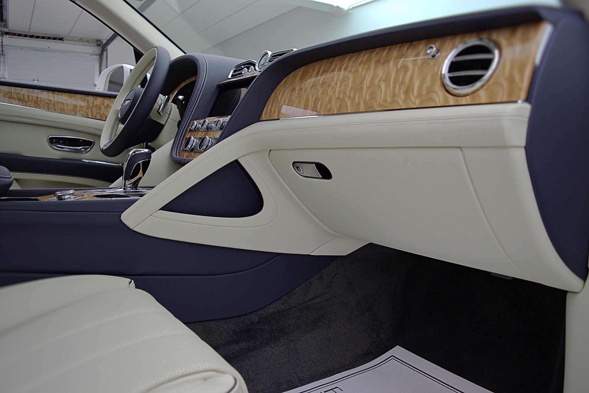 2023 Bentley Bentayga V8/LEASE OPTIONS AVAILABLE