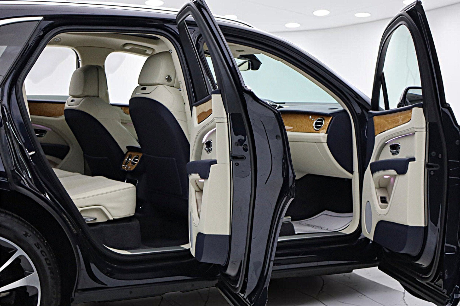 2023 Bentley Bentayga V8