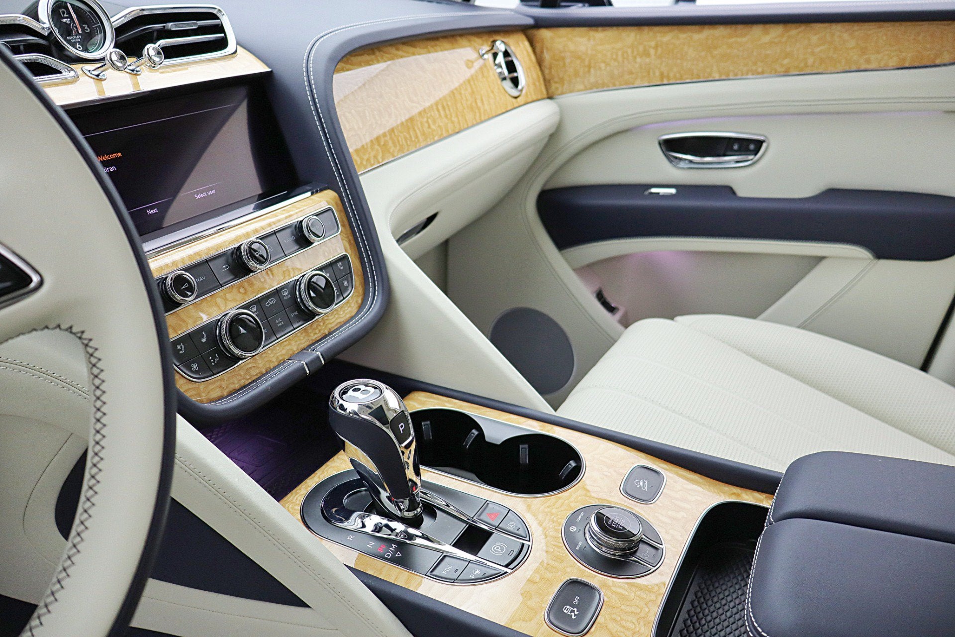 2023 Bentley Bentayga V8