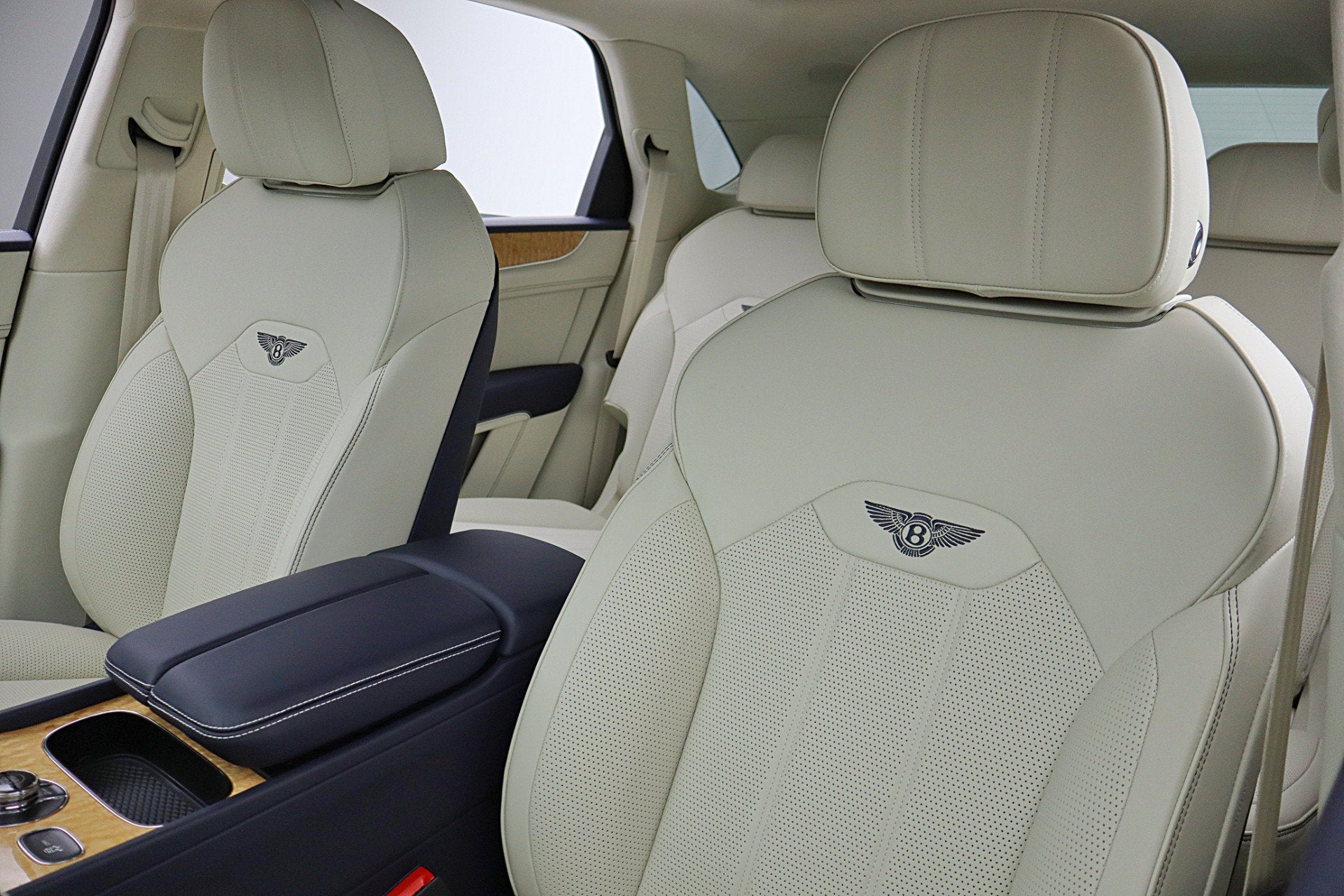 2023 Bentley Bentayga V8