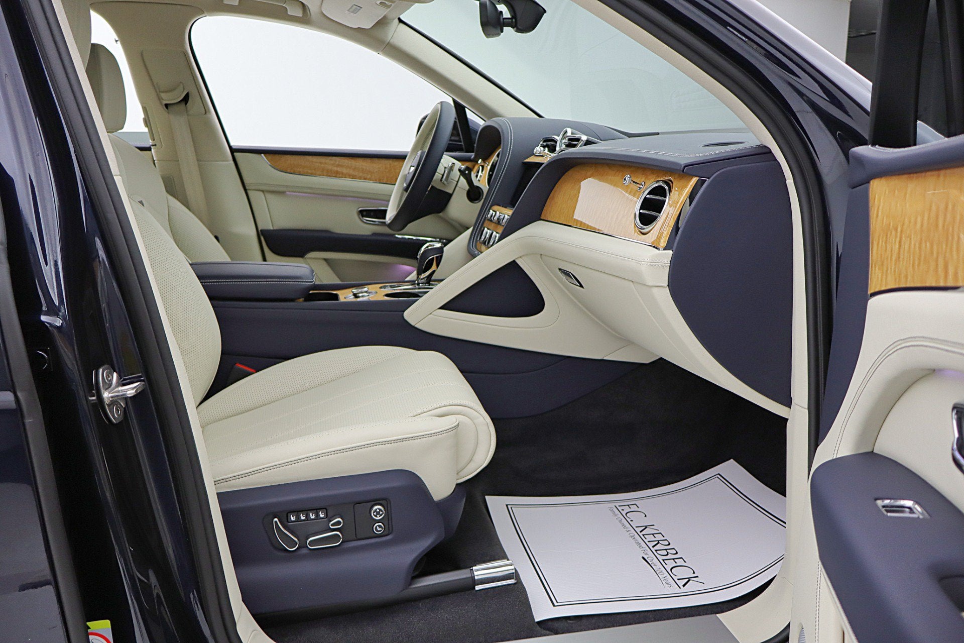2023 Bentley Bentayga V8