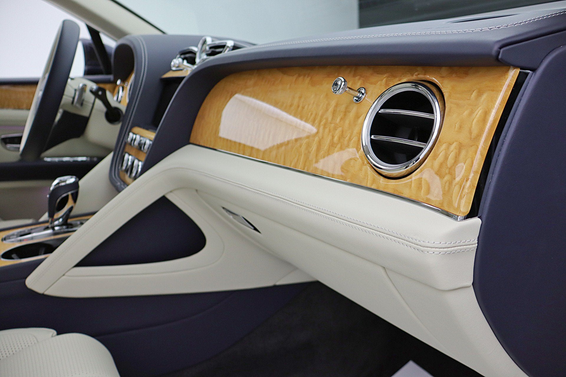 2023 Bentley Bentayga V8