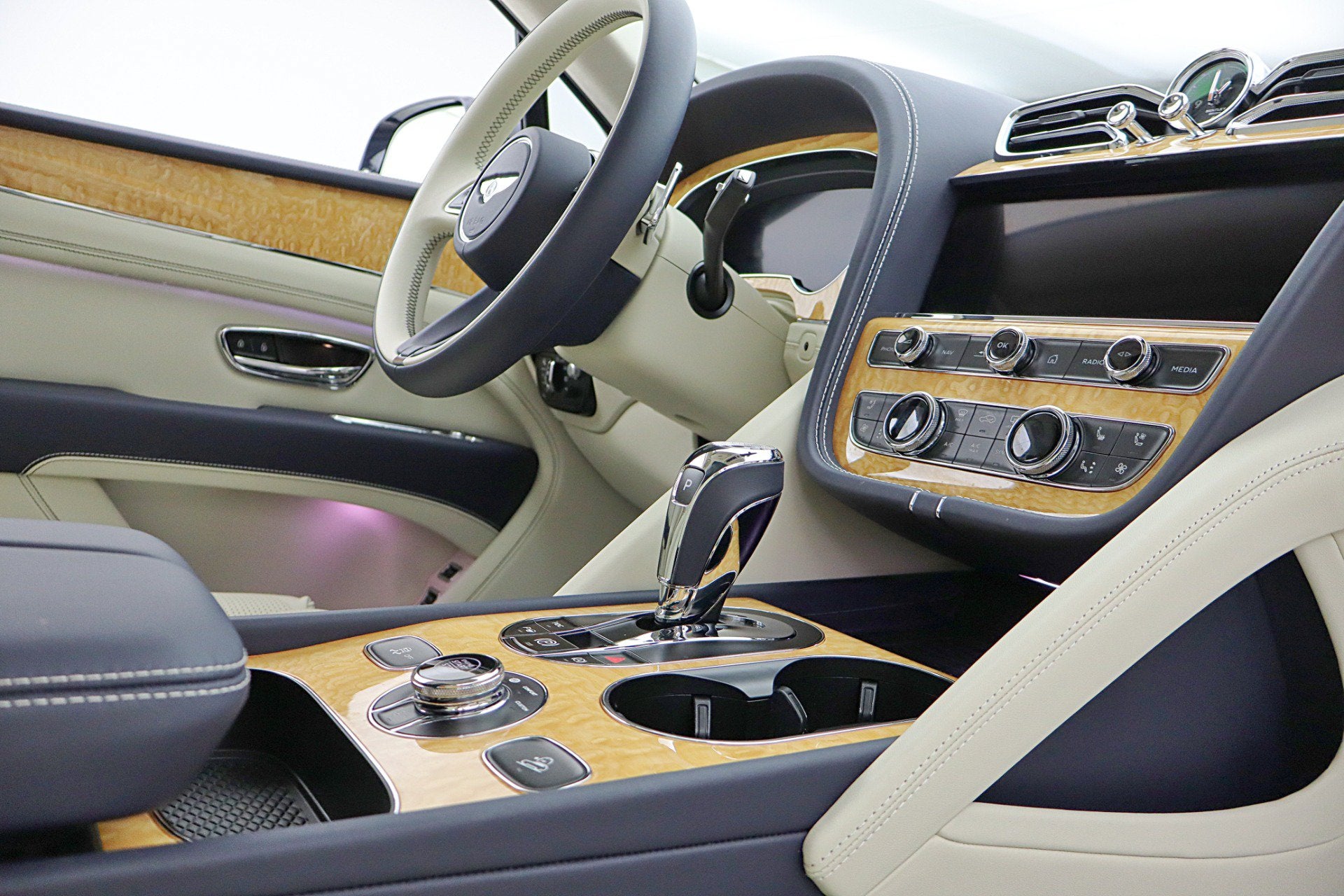 2023 Bentley Bentayga V8