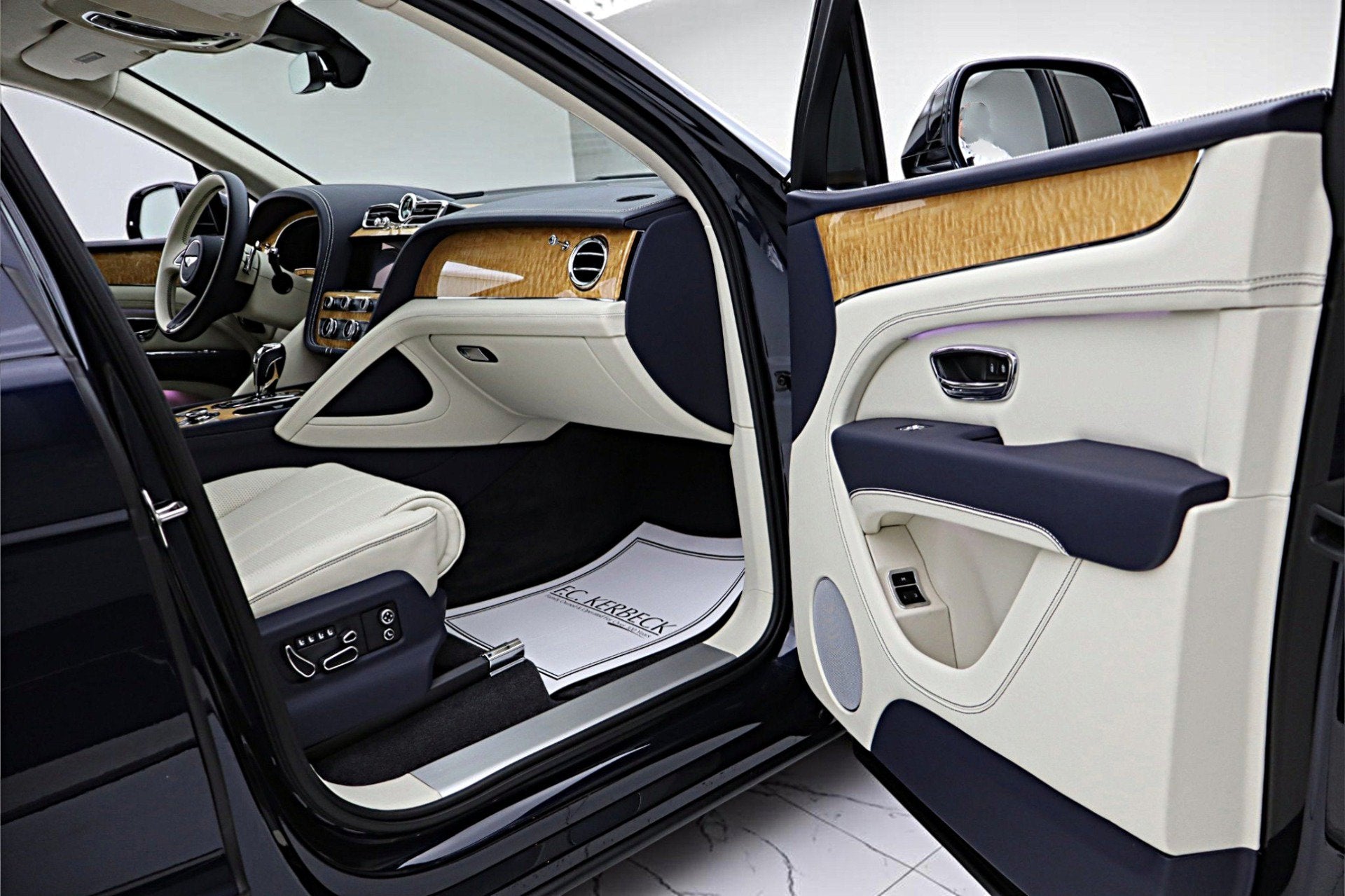 2023 Bentley Bentayga V8