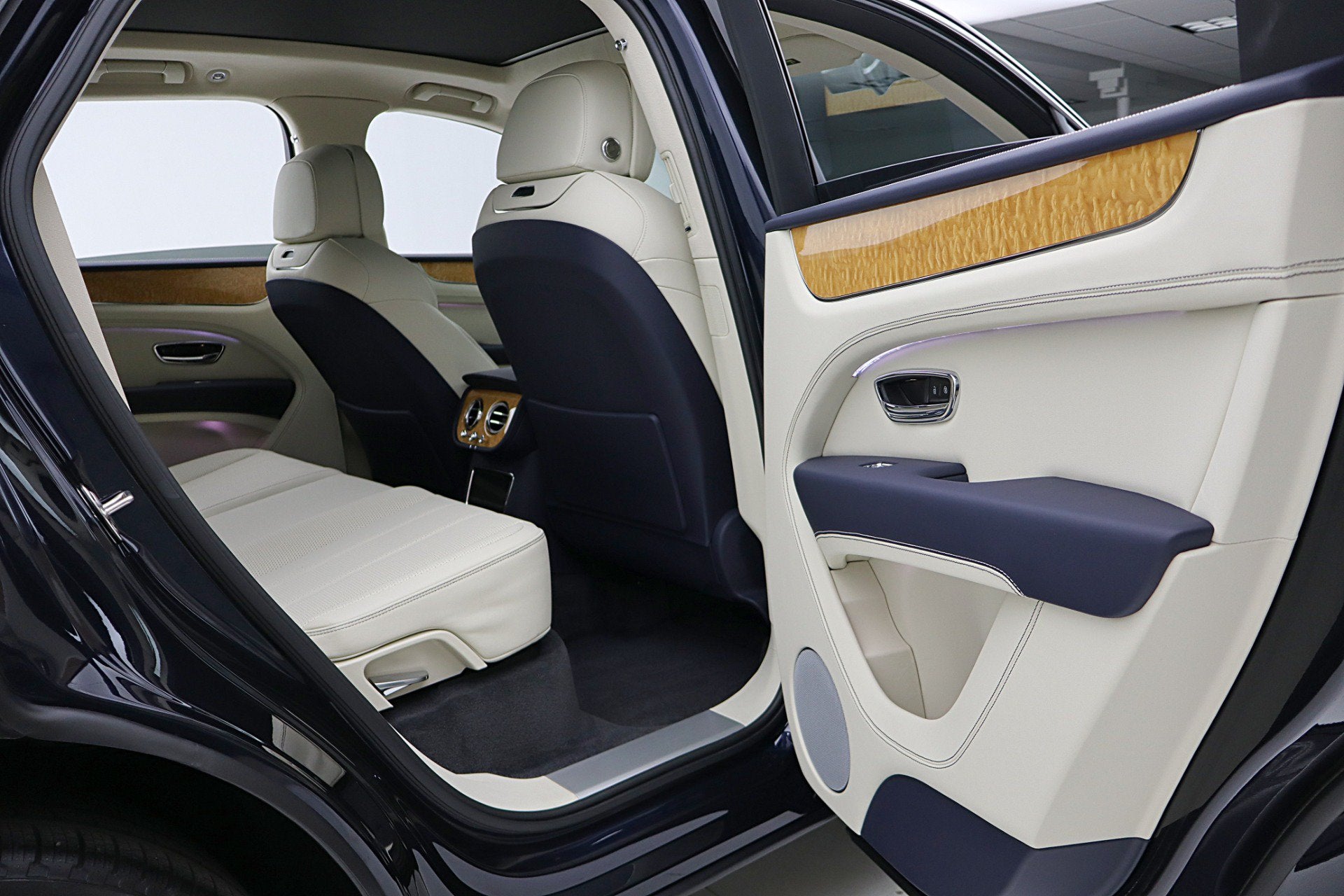 2023 Bentley Bentayga V8
