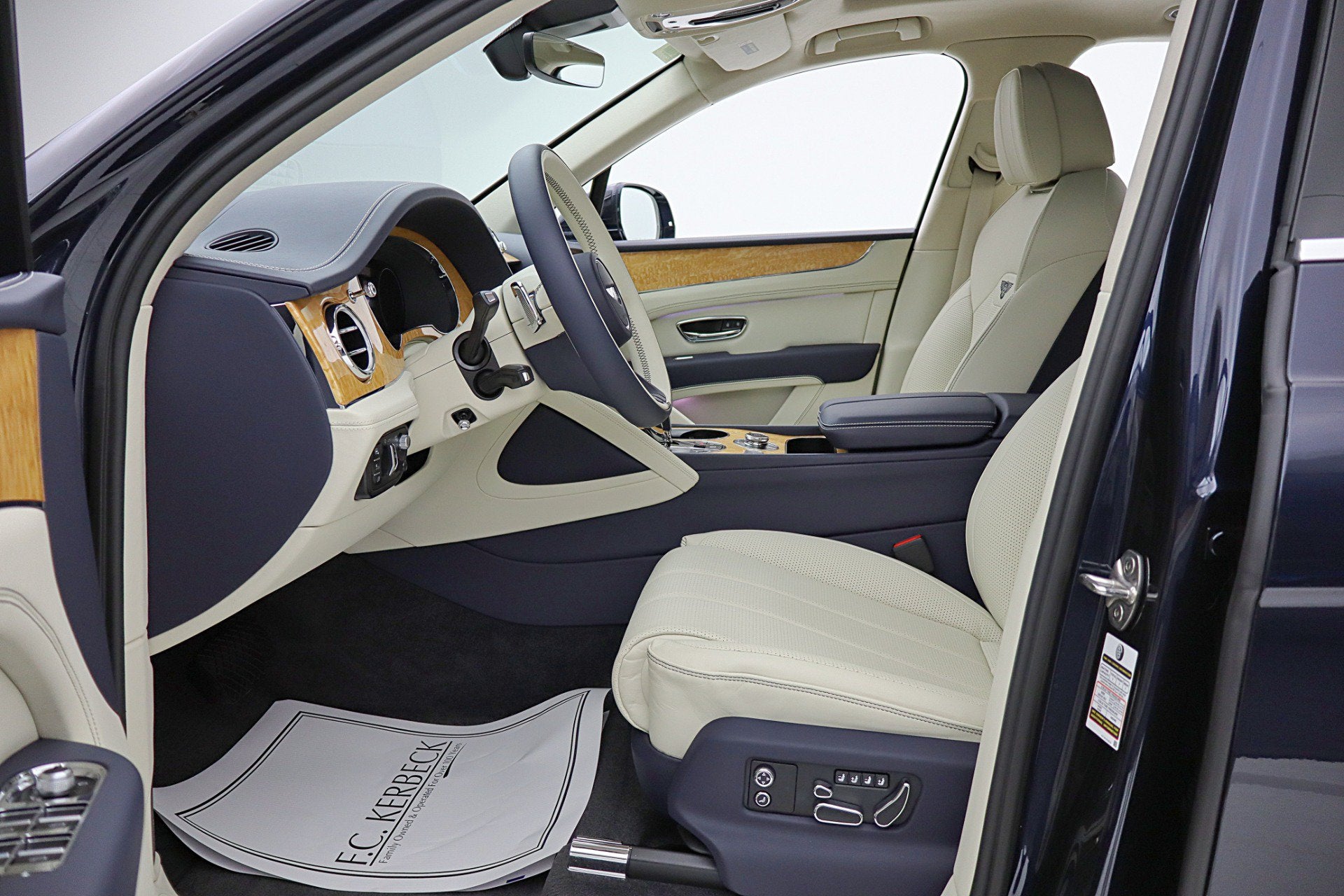 2023 Bentley Bentayga V8