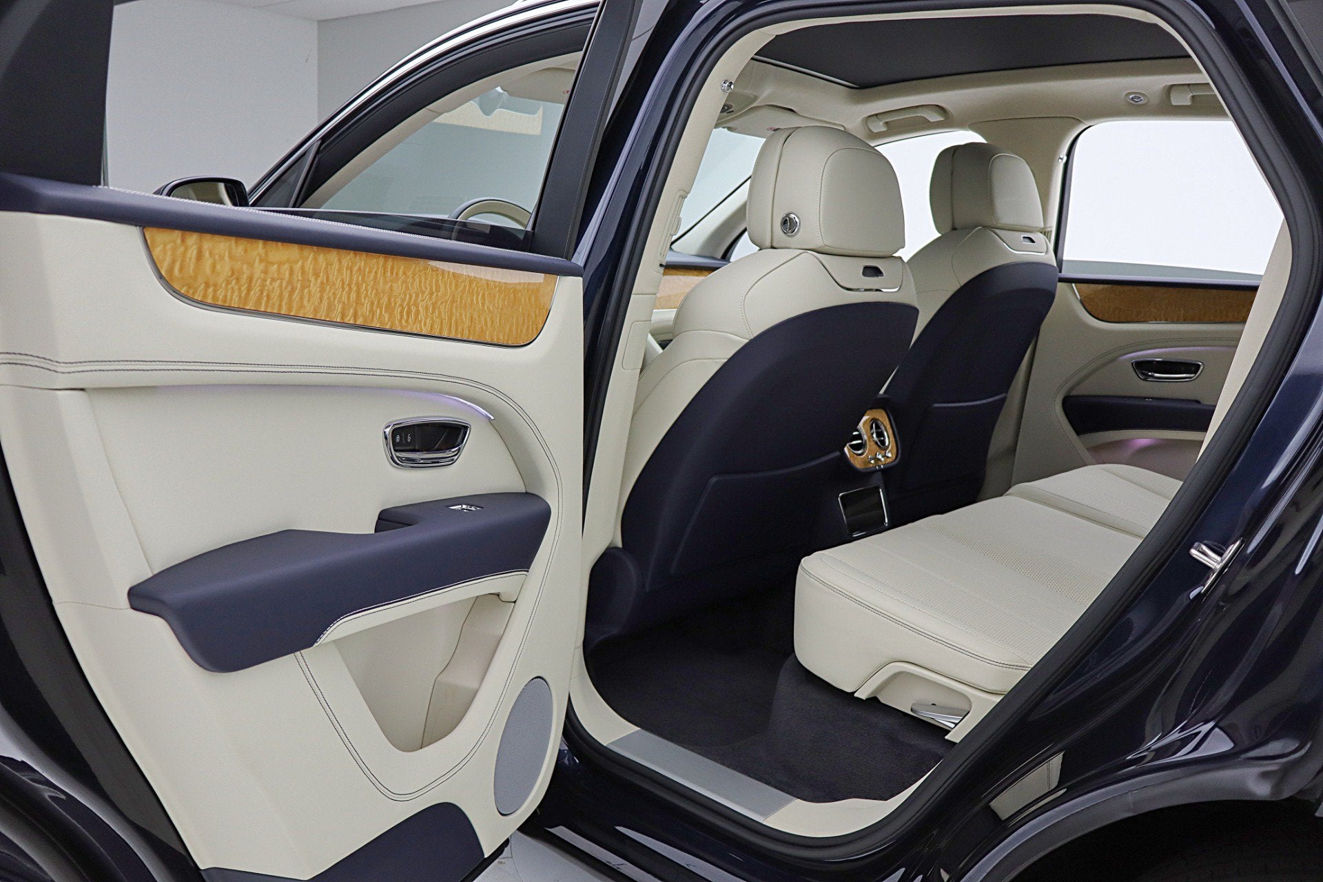 2023 Bentley Bentayga V8
