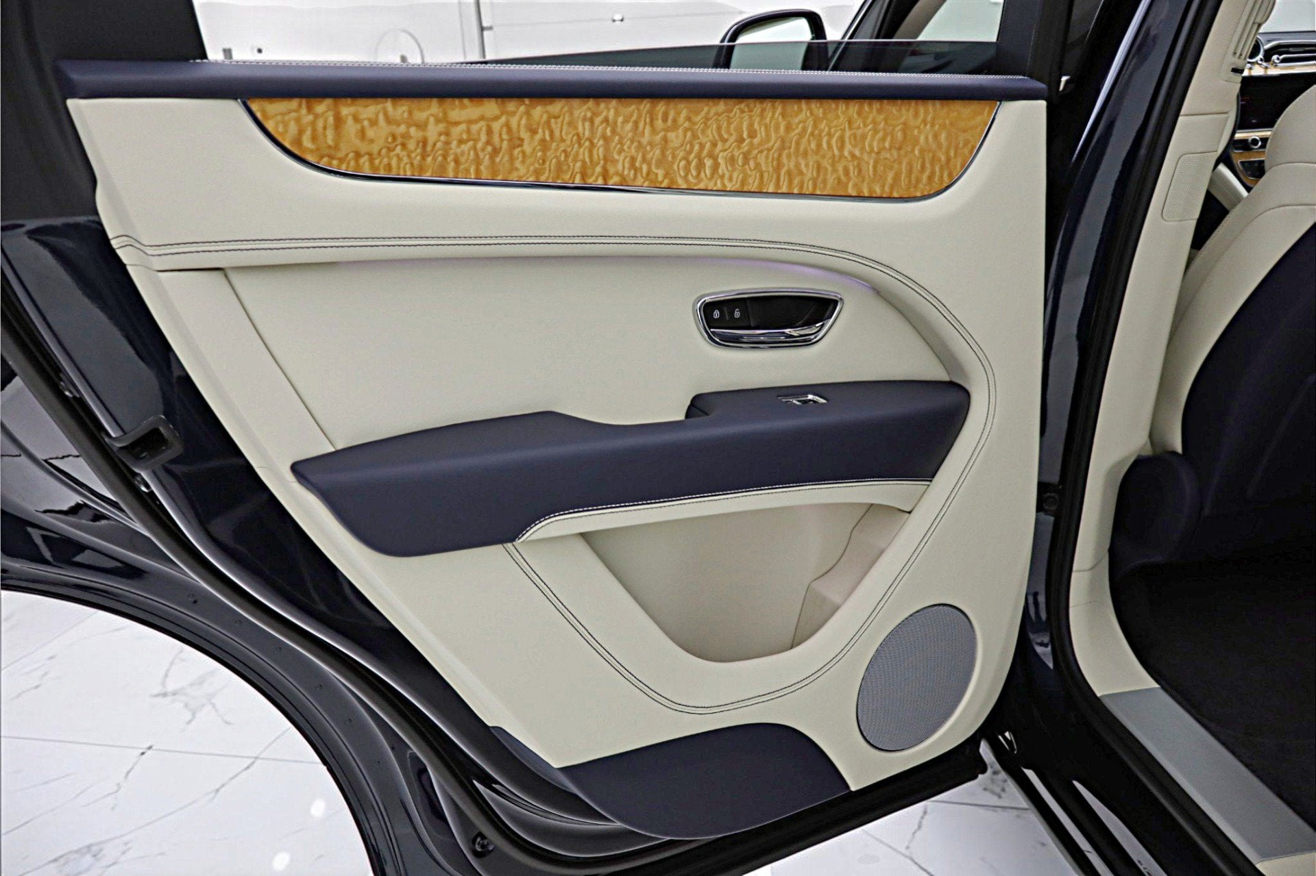 2023 Bentley Bentayga V8