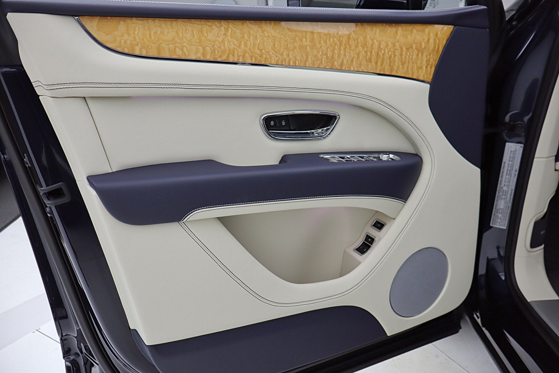 2023 Bentley Bentayga V8