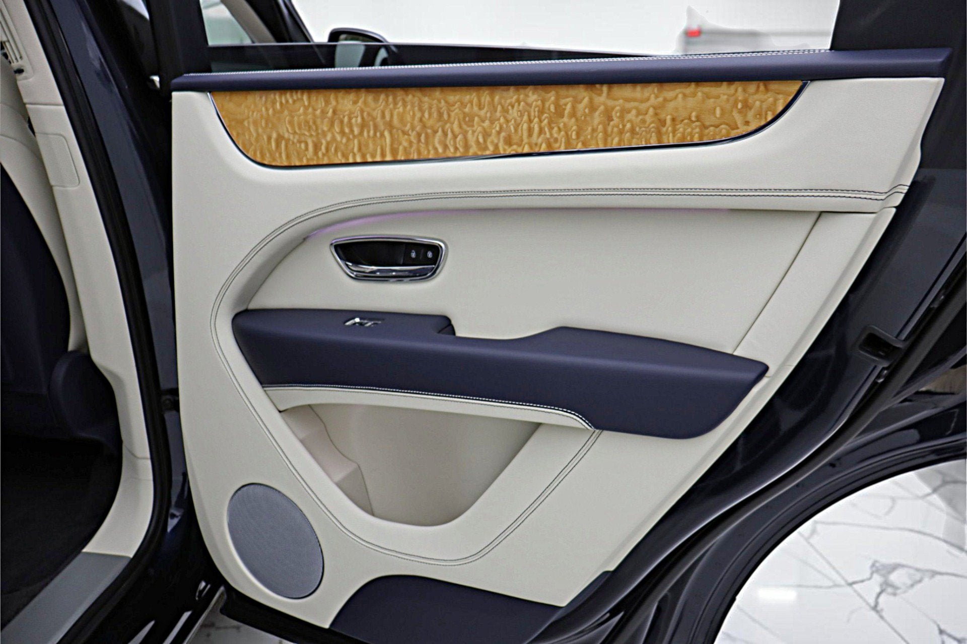 2023 Bentley Bentayga V8