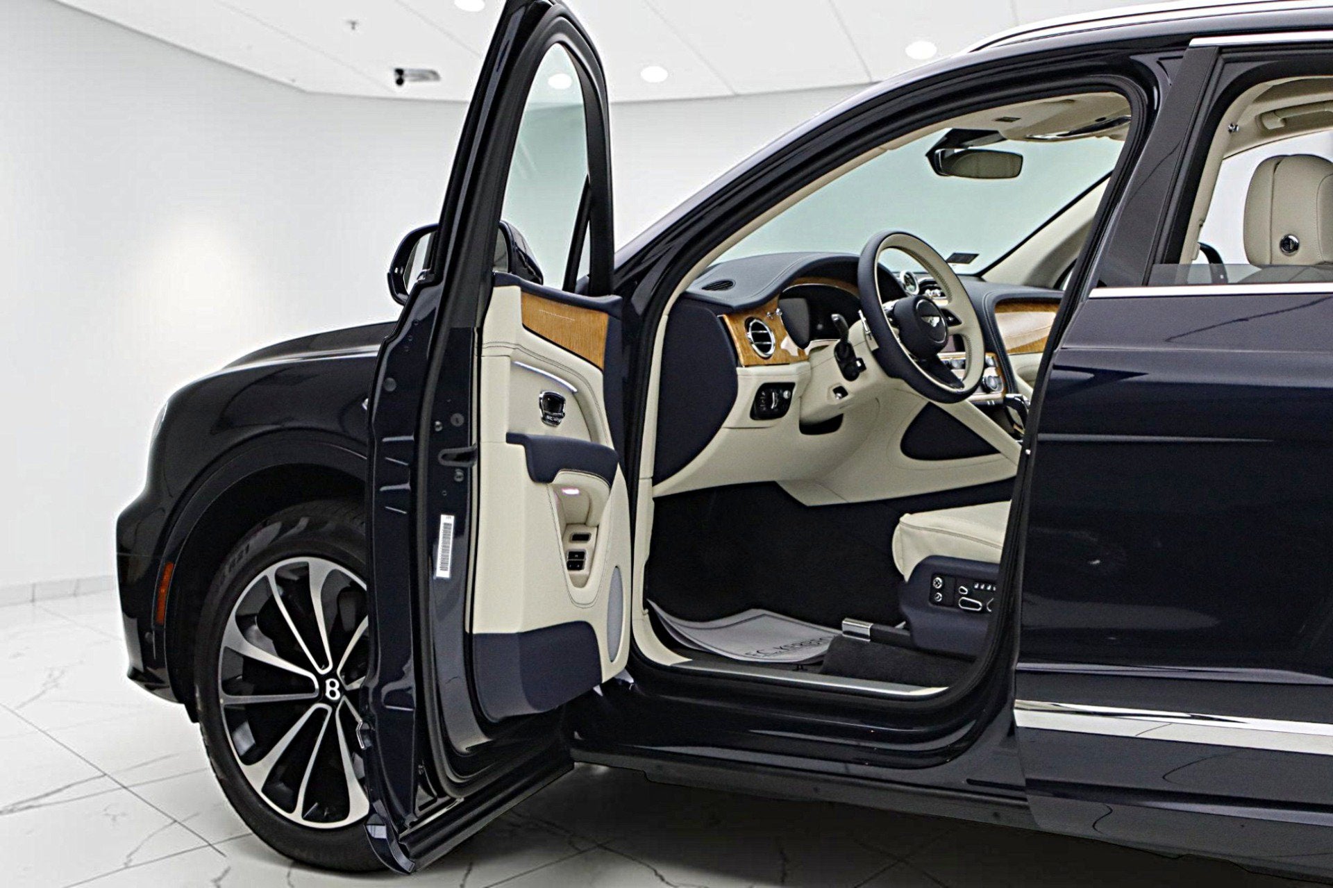 2023 Bentley Bentayga V8