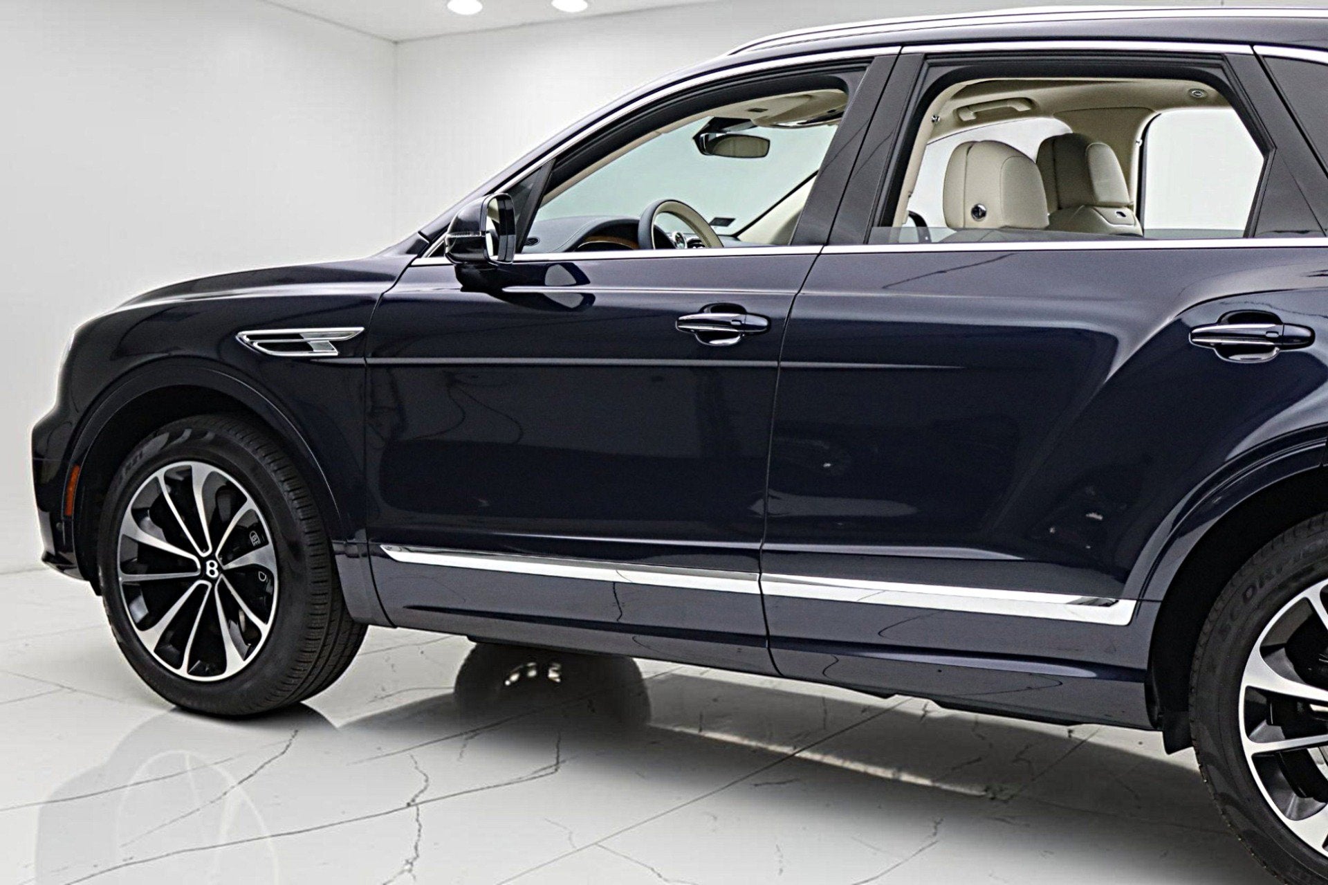 2023 Bentley Bentayga V8