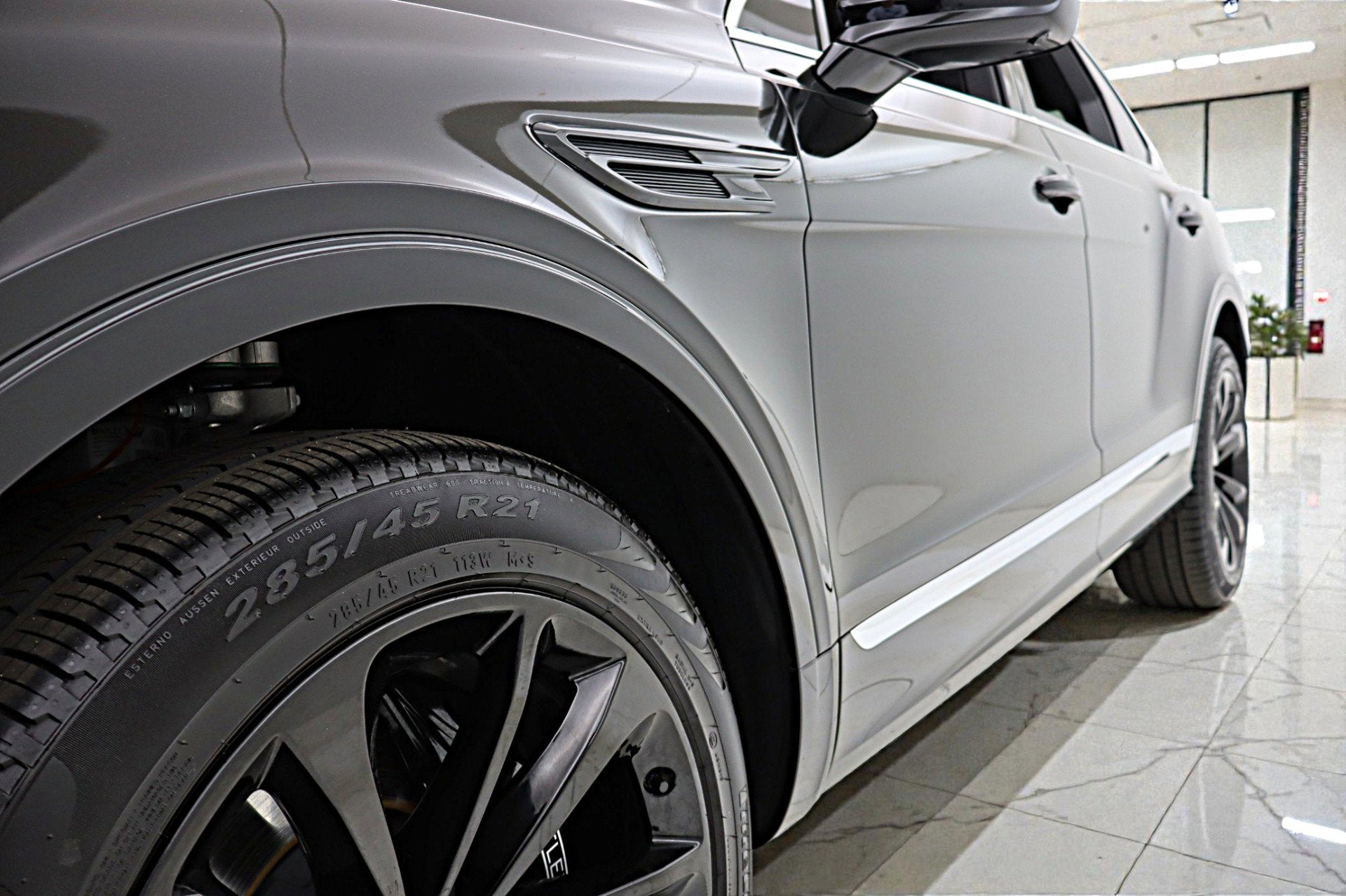 2025 Bentley Bentayga V8/LEASE OPTIONS AVAILABLE