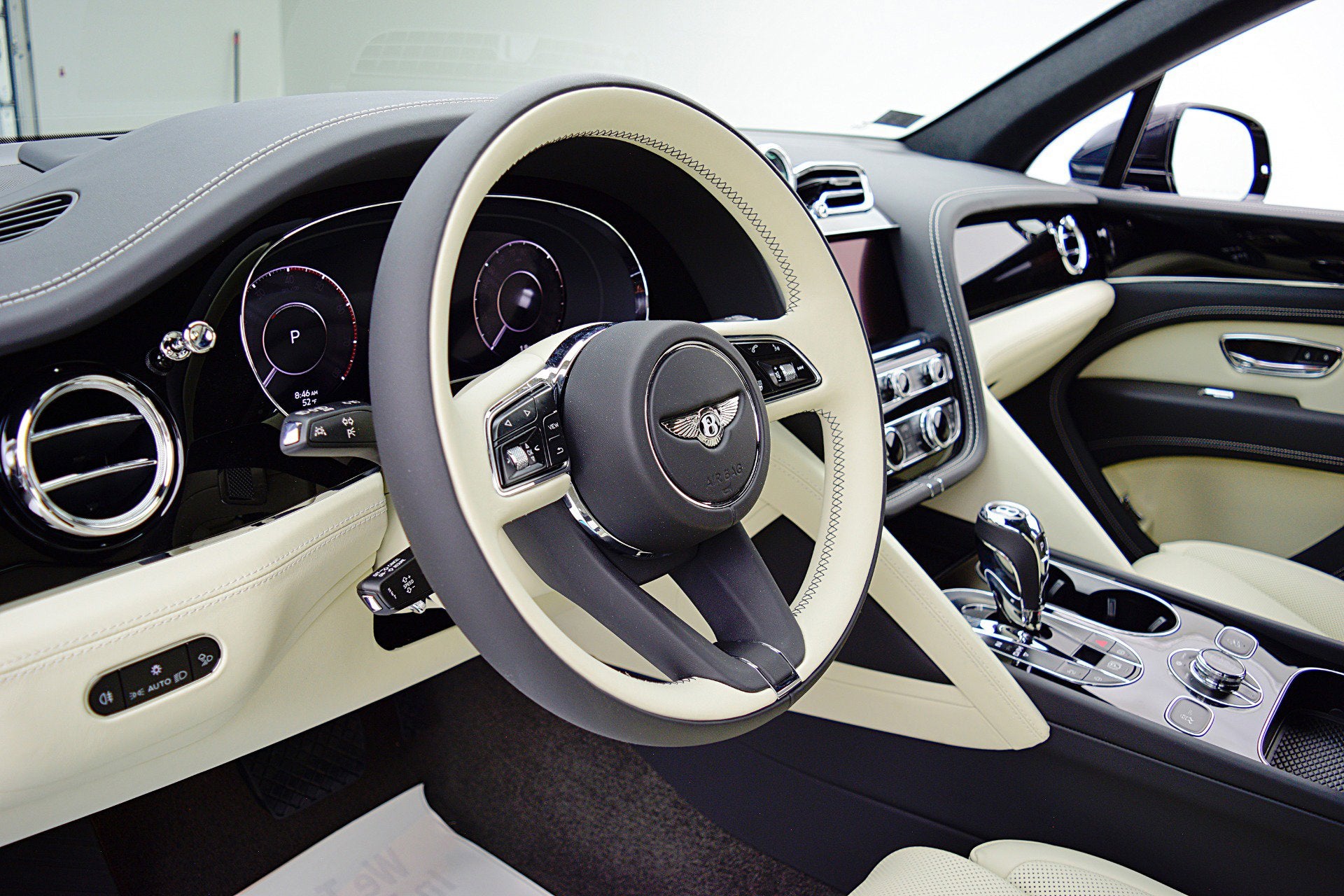 2025 Bentley Bentayga V8/LEASE OPTIONS AVAILABLE