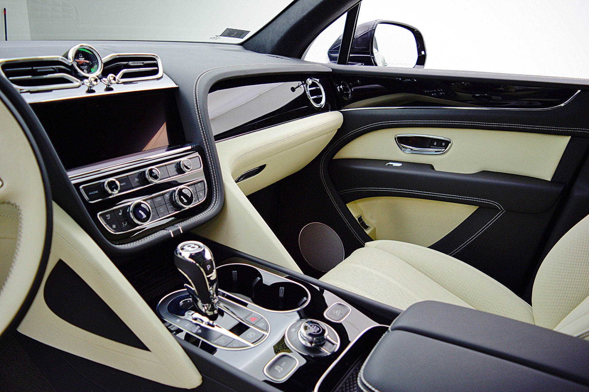 2025 Bentley Bentayga V8/LEASE OPTIONS AVAILABLE